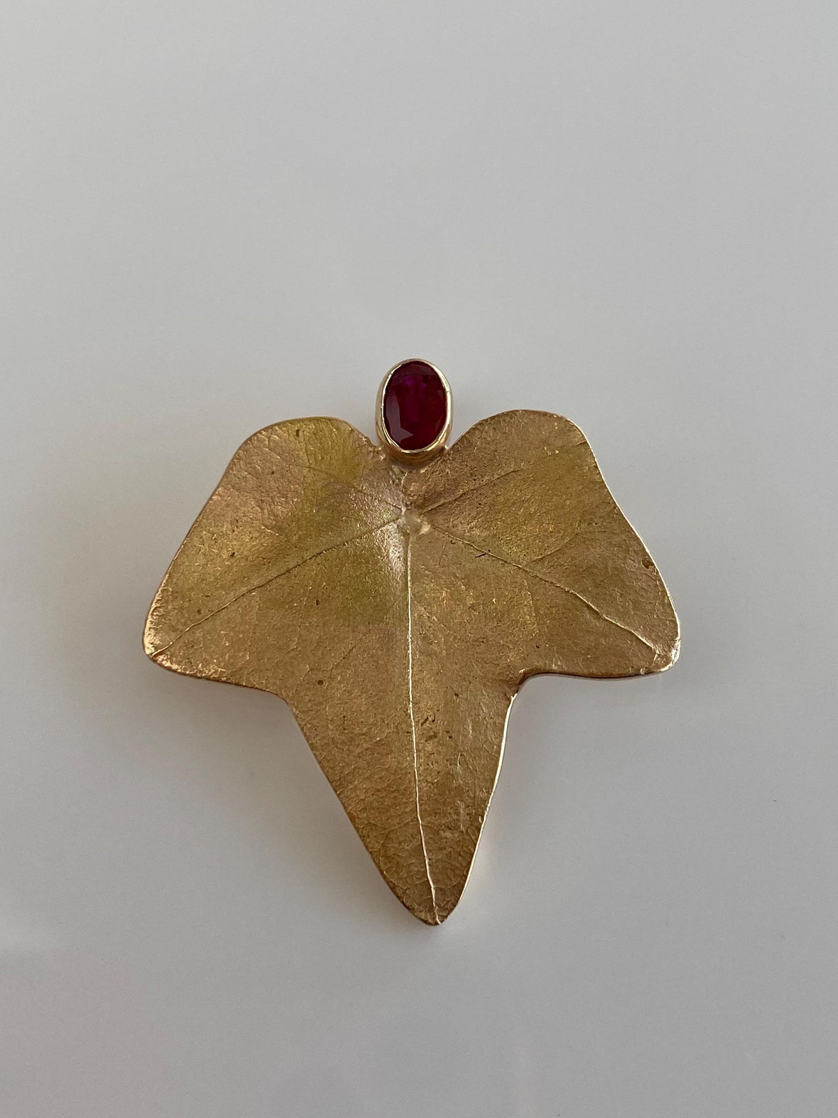 Vintage Solid 14k Yellow Gold Ruby Large Satin Leaf Brooch Pin Charm