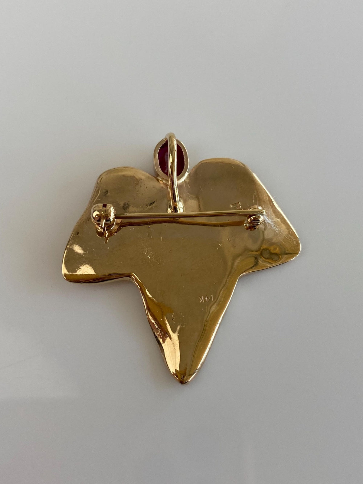 Vintage Solid 14k Yellow Gold Ruby Large Satin Leaf Brooch Pin Charm