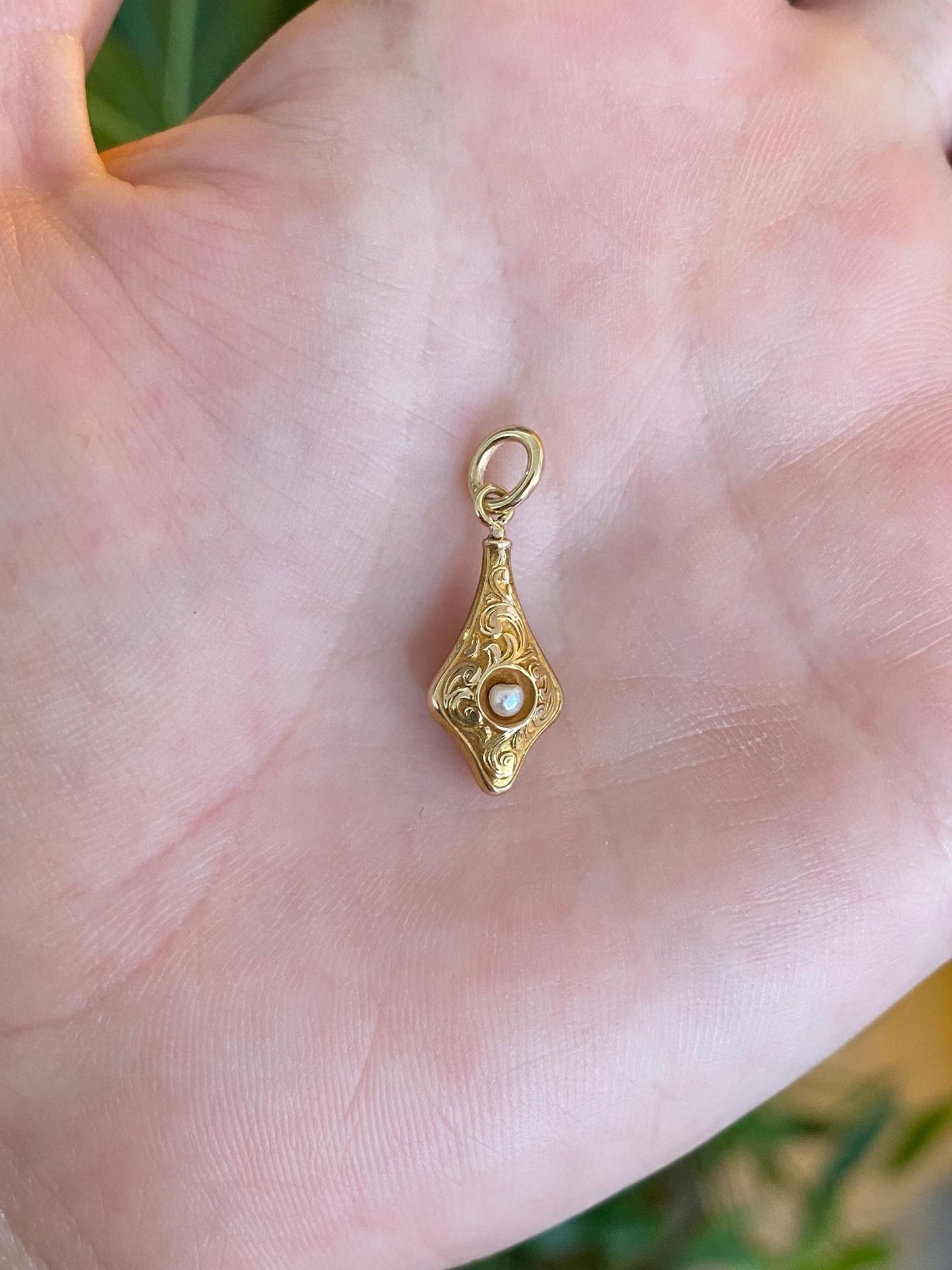 Vintage 10k Yellow Gold Seed Pearl Embossed Textured Stick Pin Charm