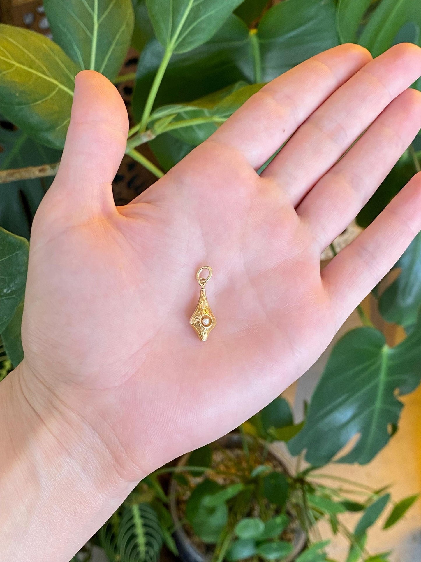 Vintage 10k Yellow Gold Seed Pearl Embossed Textured Stick Pin Charm