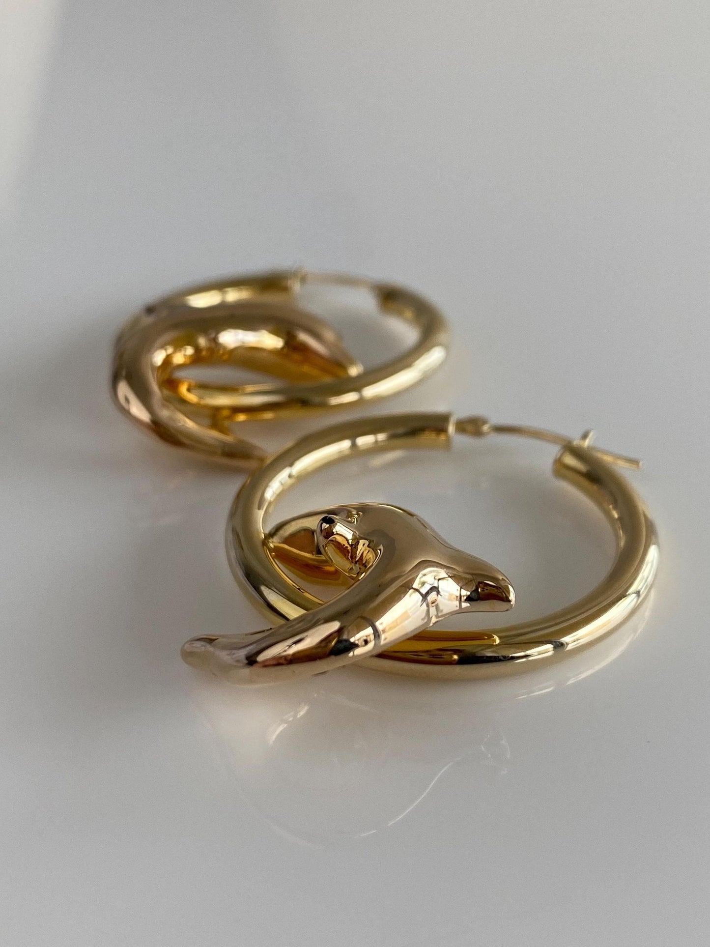 Vintage 14k Yellow Gold Dolphin Hoop Earrings