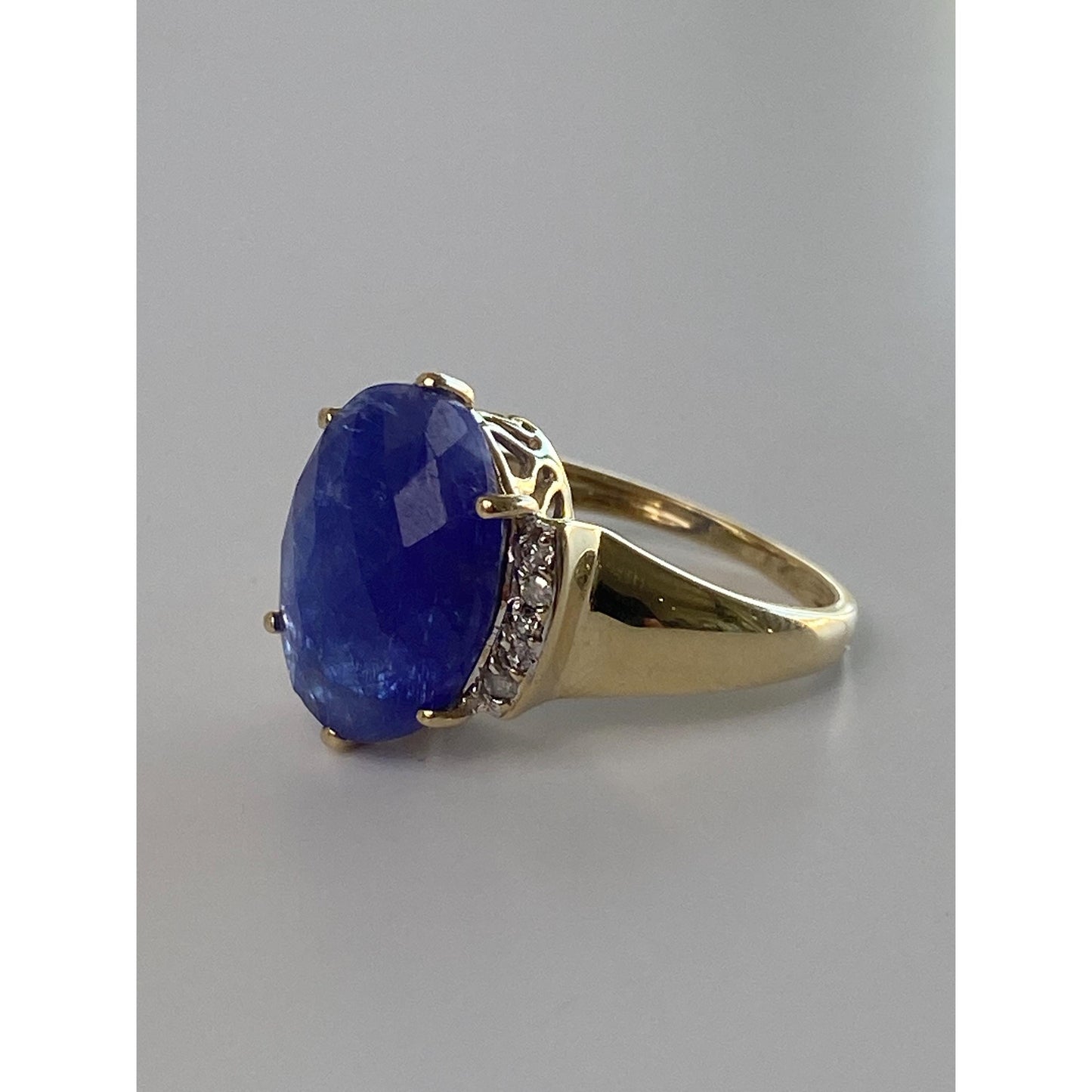 Solid 10k Yellow Gold Tanzanite Diamond Ring - Size 7