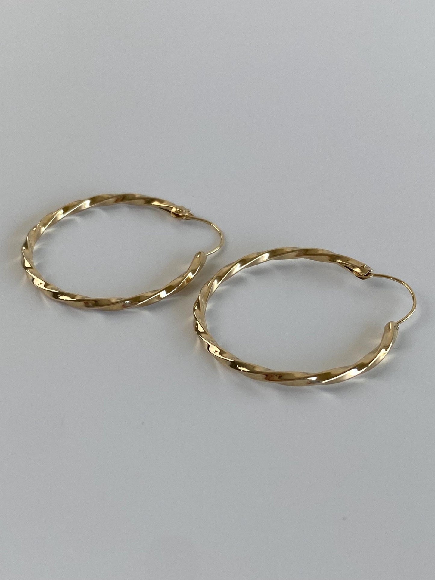 Vintage 14k Yellow Gold Twist Hoop Earrings