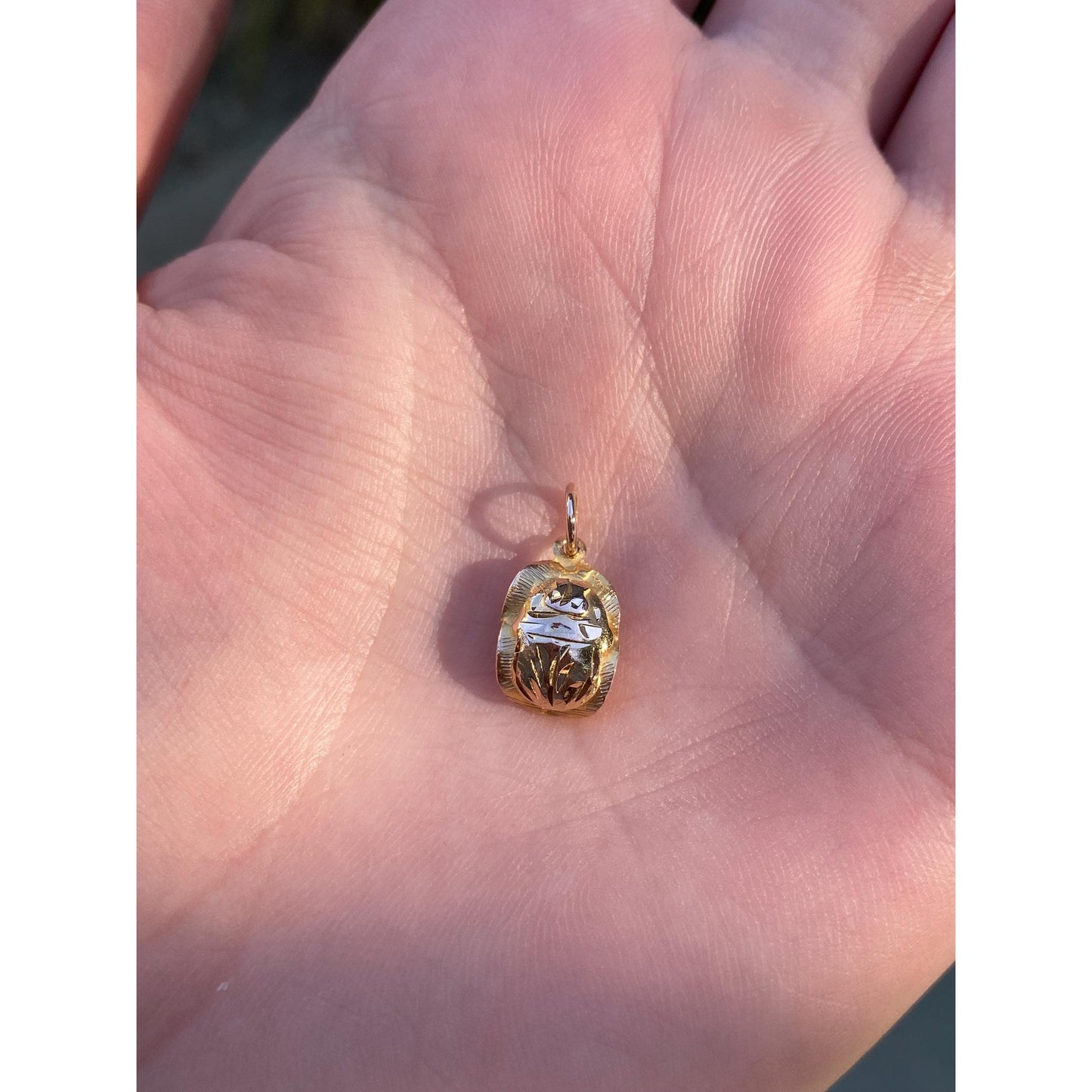 Vintage Solid 18k Yellow Gold Carved Scarab Charm