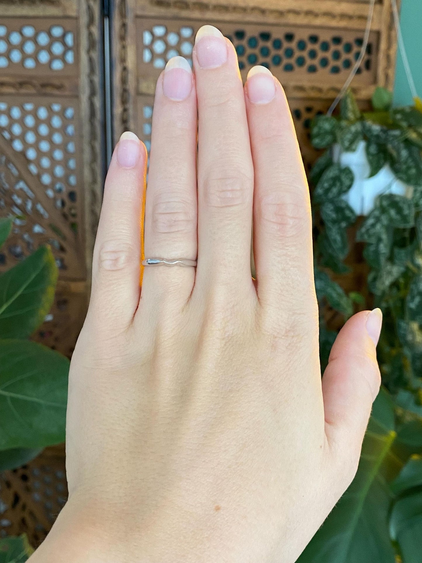 Vintage Solid 14k White Gold Chevron Fit Ring - Size 5.25
