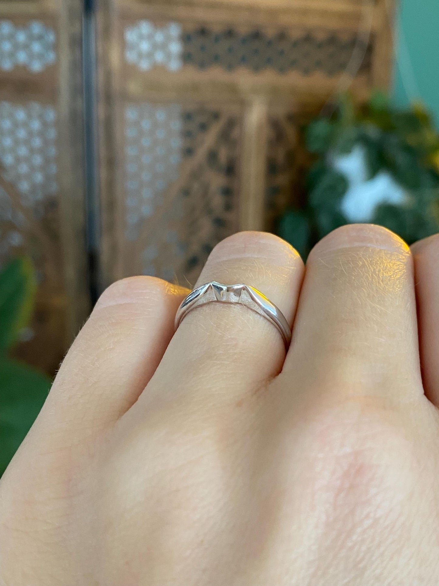 Vintage Solid 14k White Gold Chevron Fit Ring - Size 5.25