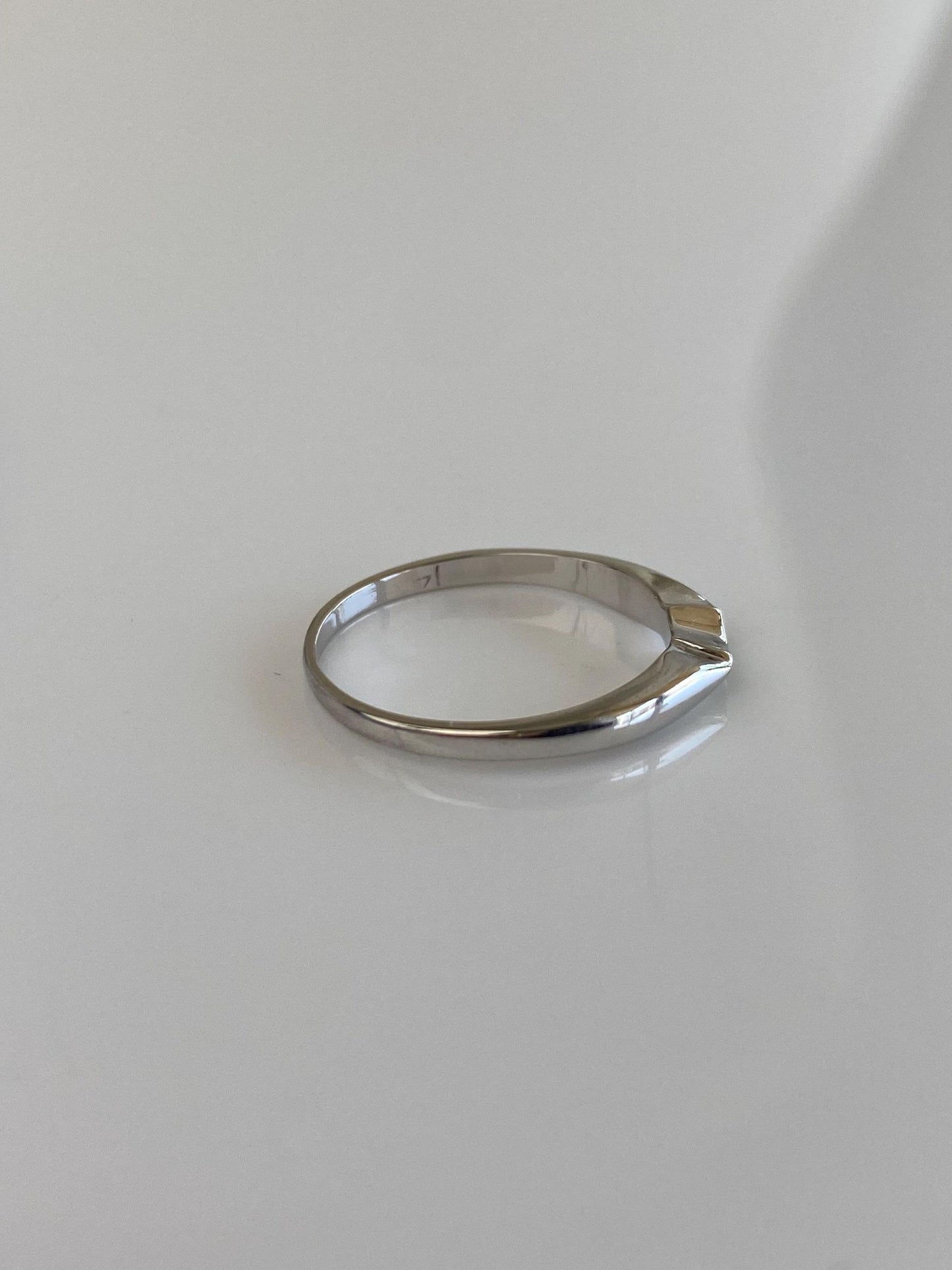 Vintage Solid 14k White Gold Chevron Fit Ring - Size 5.25