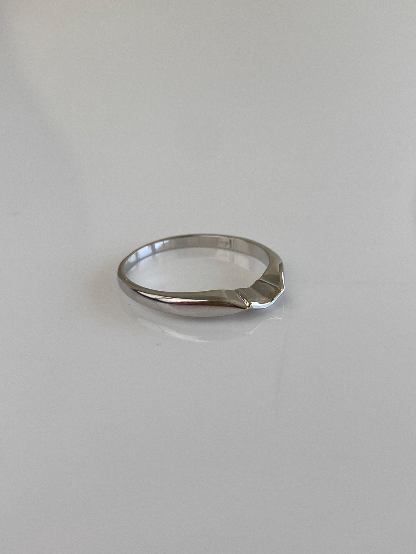Vintage Solid 14k White Gold Chevron Fit Ring - Size 5.25