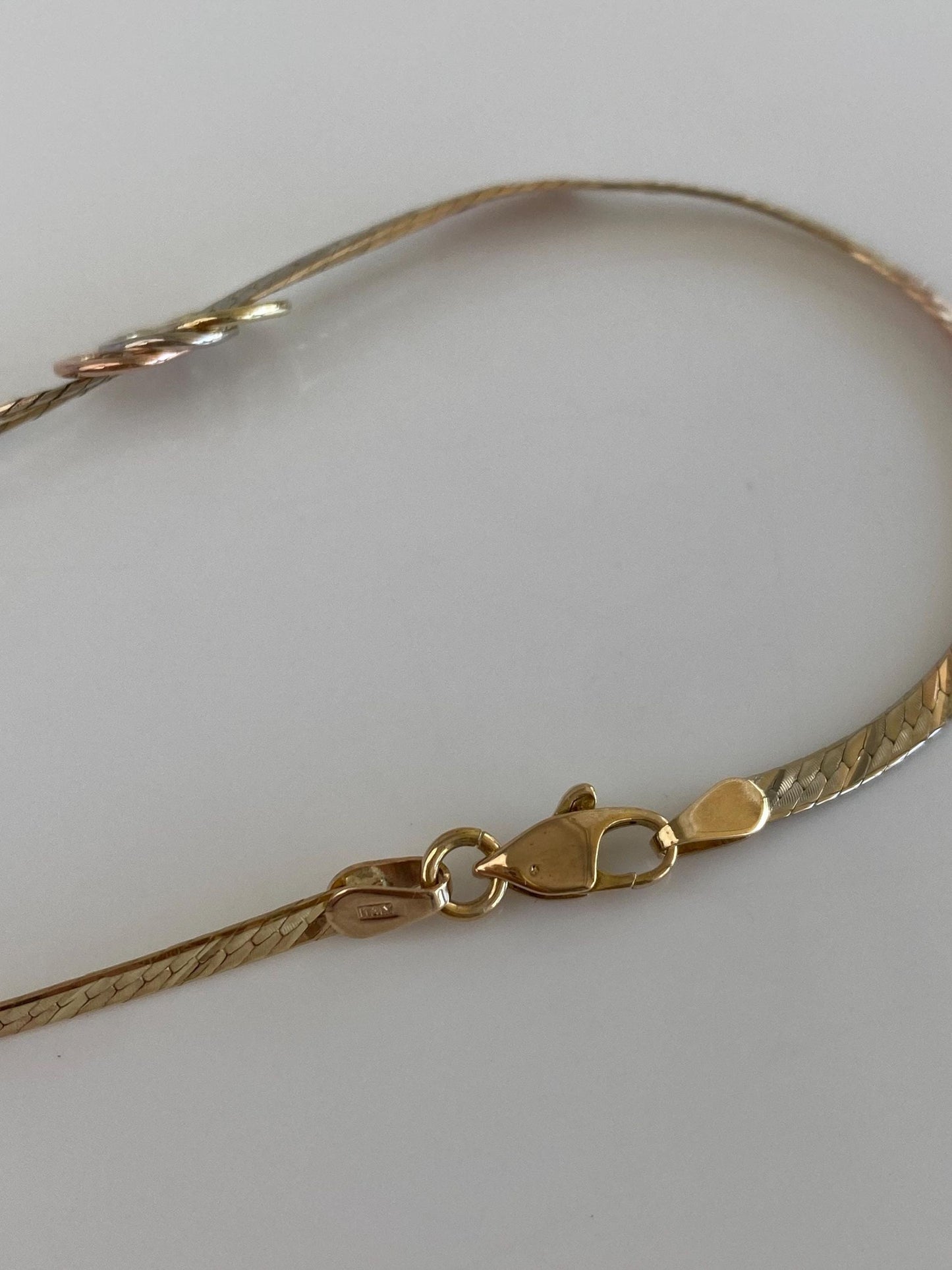 Vintage Solid 14k Tri Tone Gold Herringbone Chain Circles Bracelet - 7.25 inches