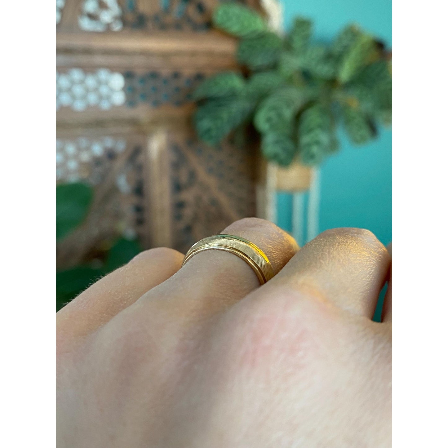 Vintage Solid 14k Yellow Gold Crosshatch Design Ring Band - Size 5.25