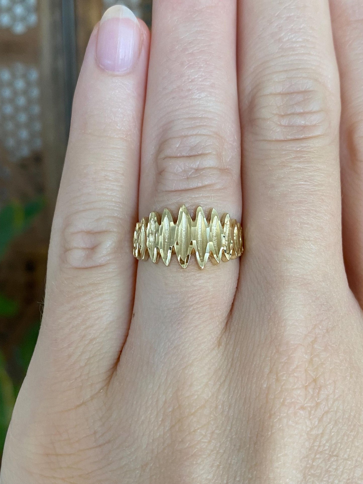 Vintage Solid 14k Yellow Gold Diamond Cut Ring Band - Size 5.75