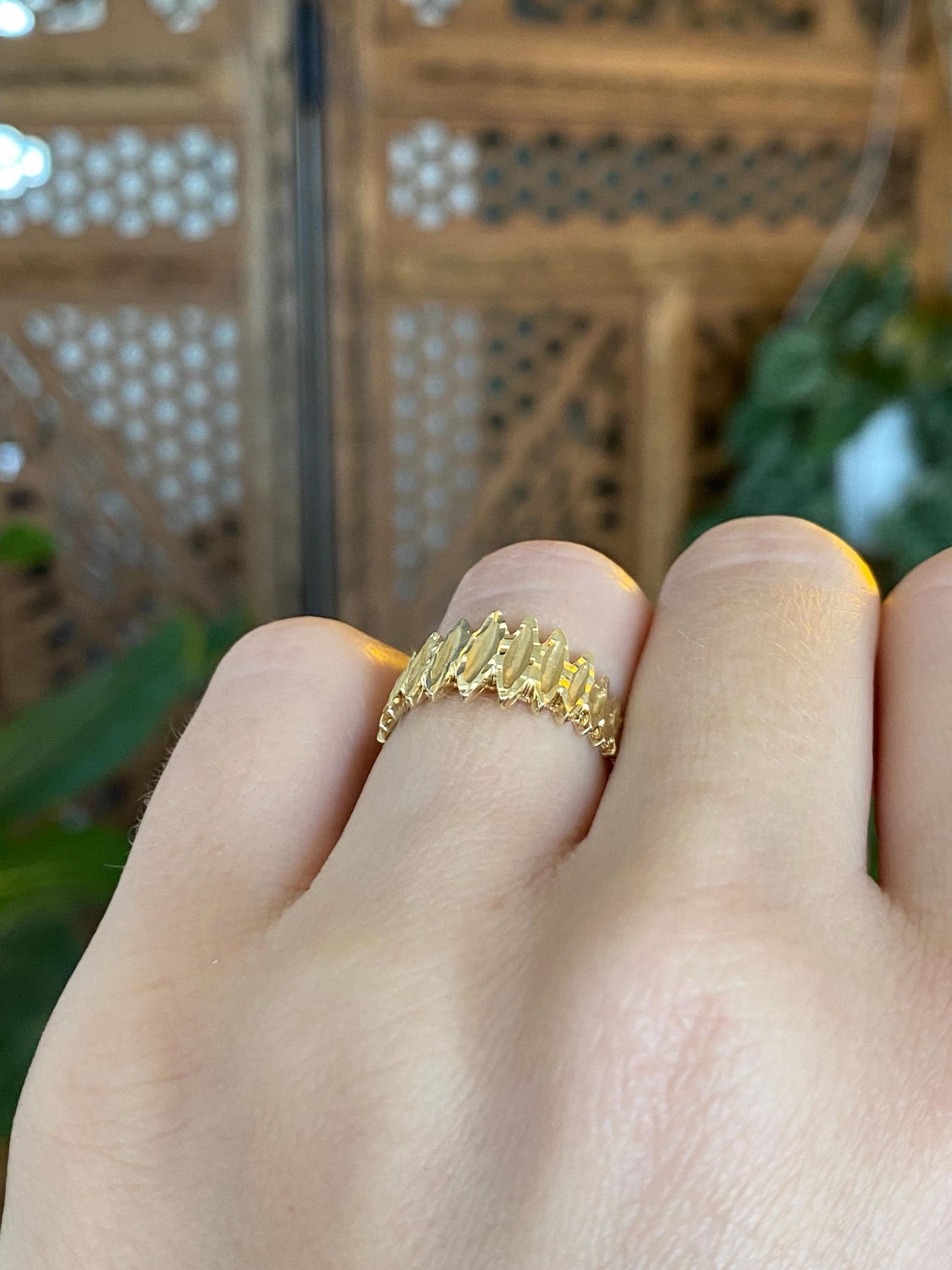 Vintage Solid 14k Yellow Gold Diamond Cut Ring Band - Size 5.75