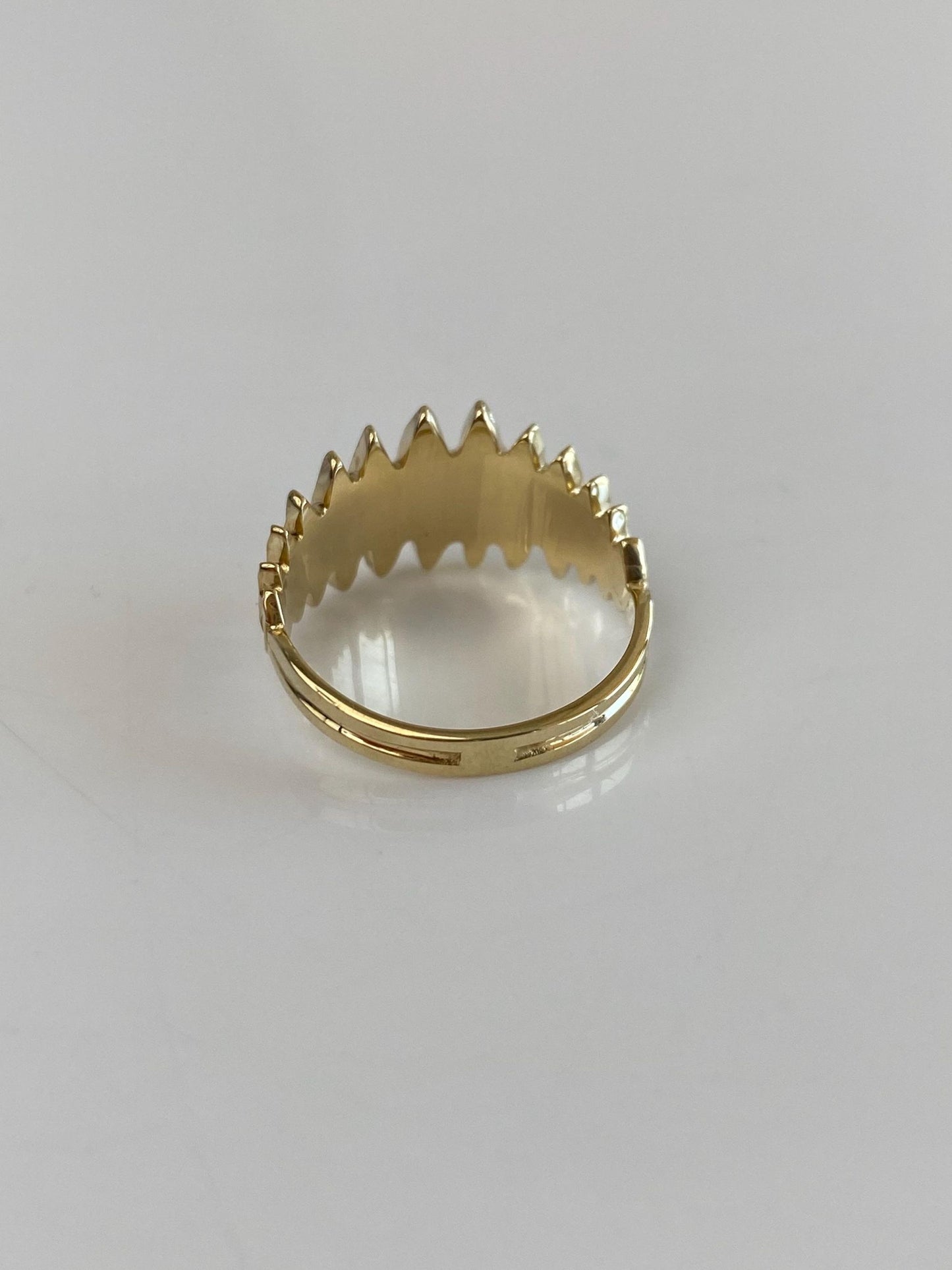 Vintage Solid 14k Yellow Gold Diamond Cut Ring Band - Size 5.75
