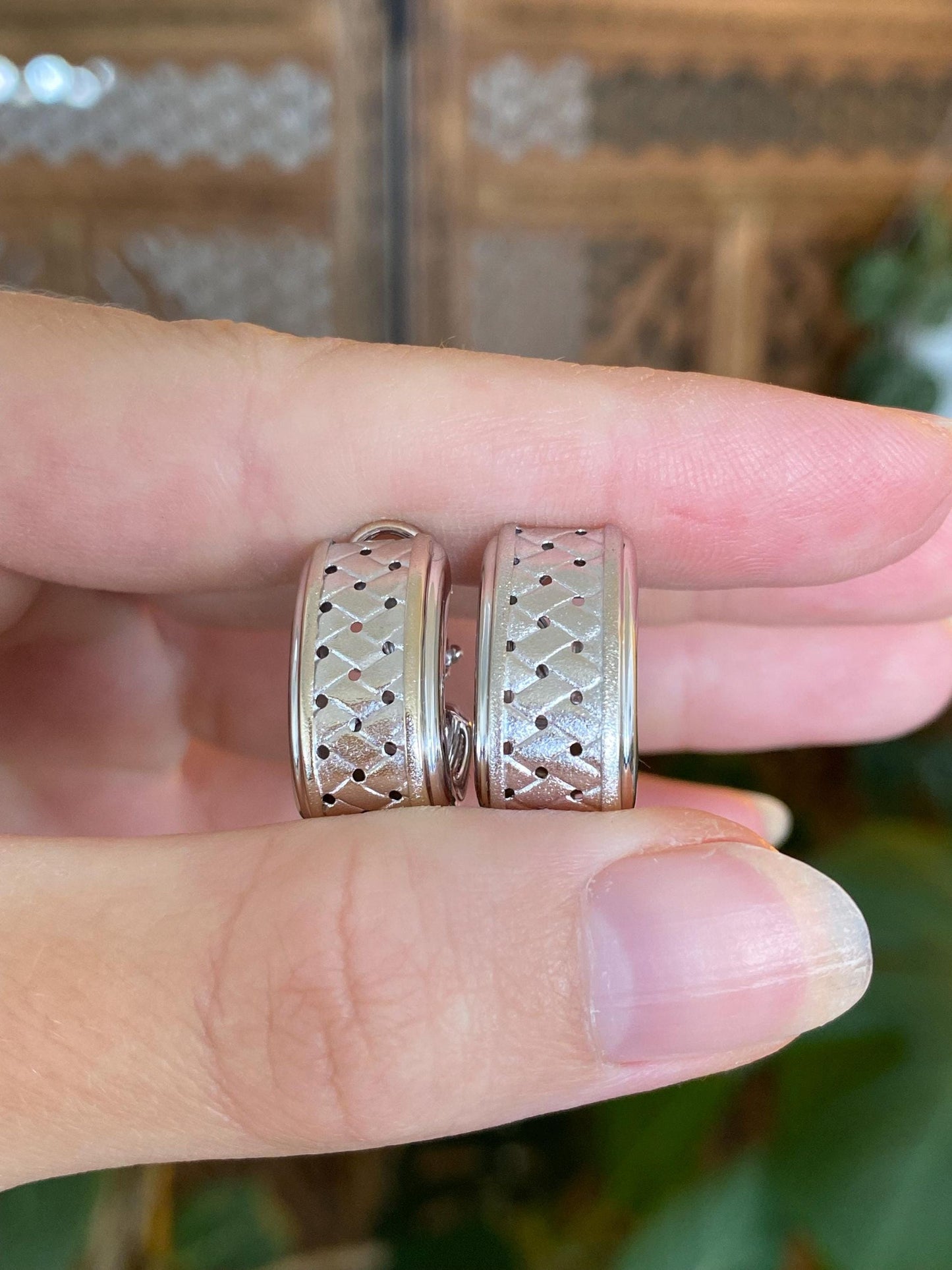 Vintage 18k White Gold Woven Design Drop Earrings