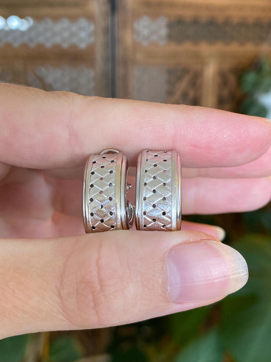Vintage 18k White Gold Woven Design Drop Earrings