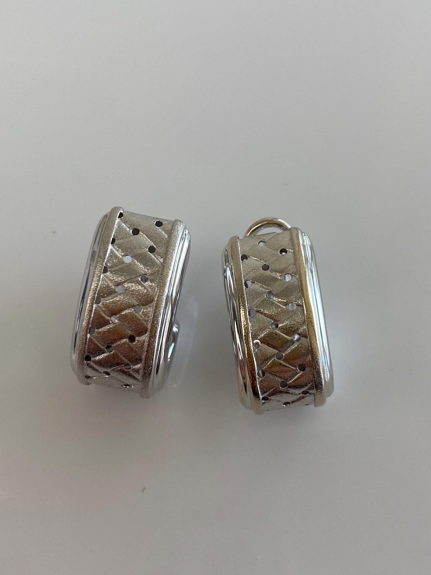 Vintage 18k White Gold Woven Design Drop Earrings