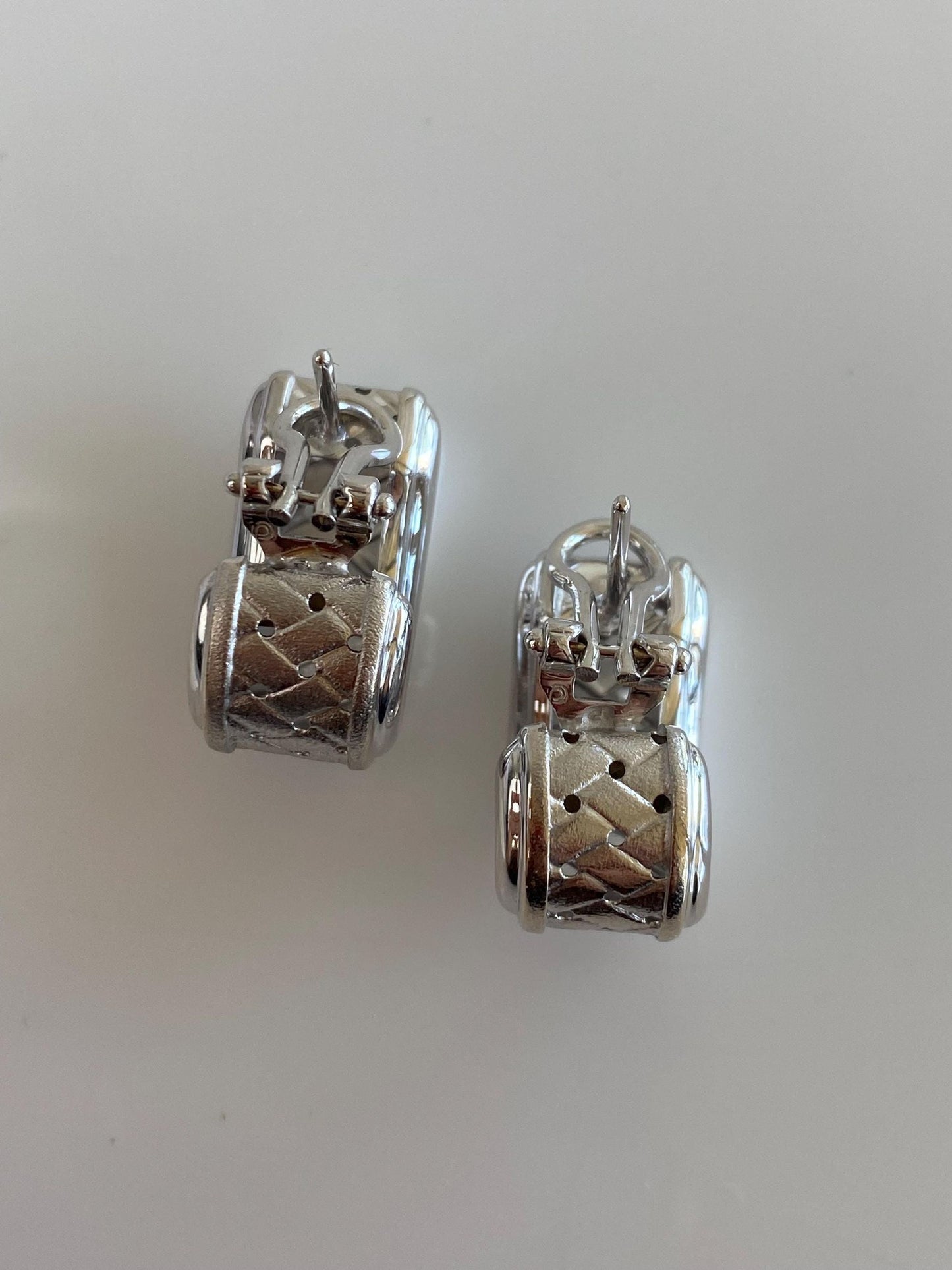 Vintage 18k White Gold Woven Design Drop Earrings