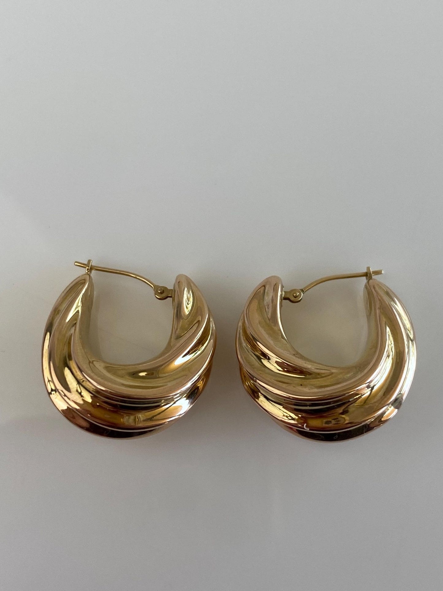 Vintage 14k Yellow Gold Twisted Scalloped Hoop Earrings