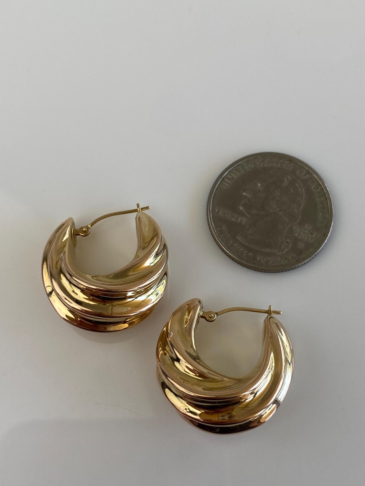 Vintage 14k Yellow Gold Twisted Scalloped Hoop Earrings