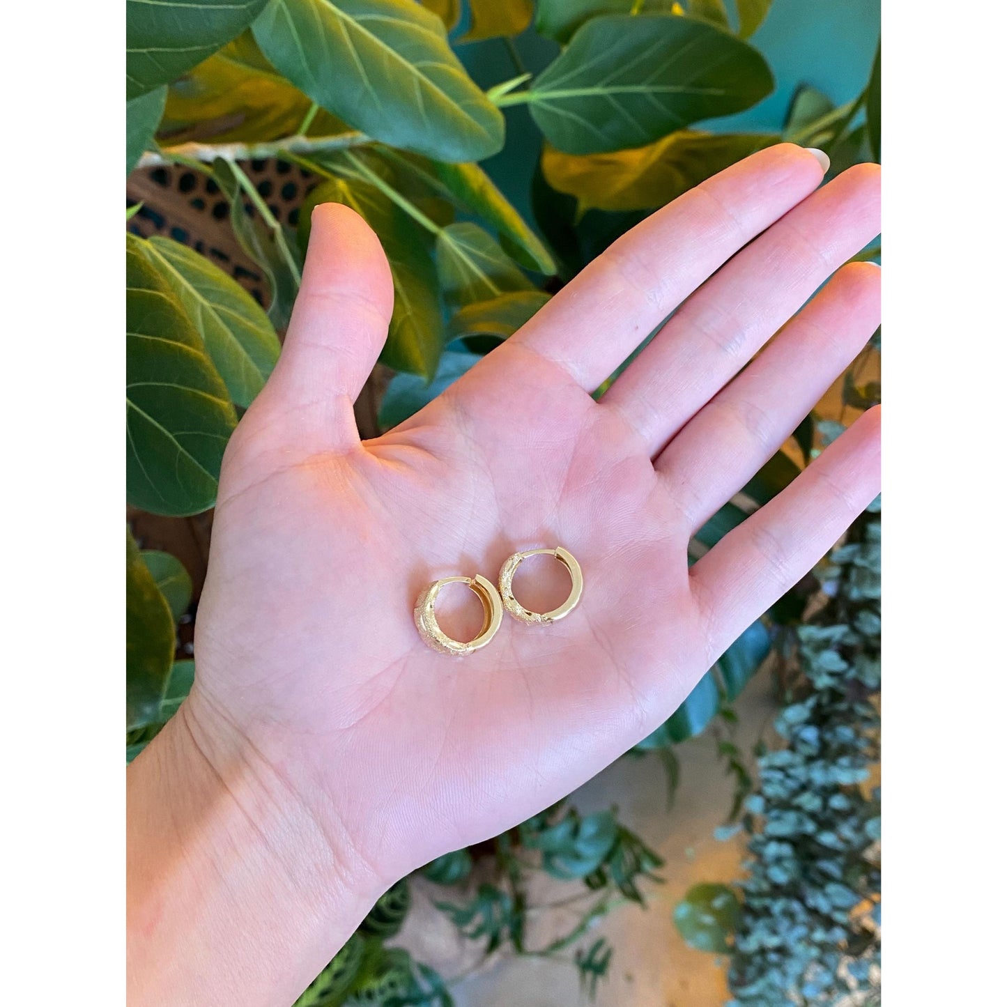 Vintage Solid 14k Yellow Gold Diamond Cut Greek Key Hoop Earrings