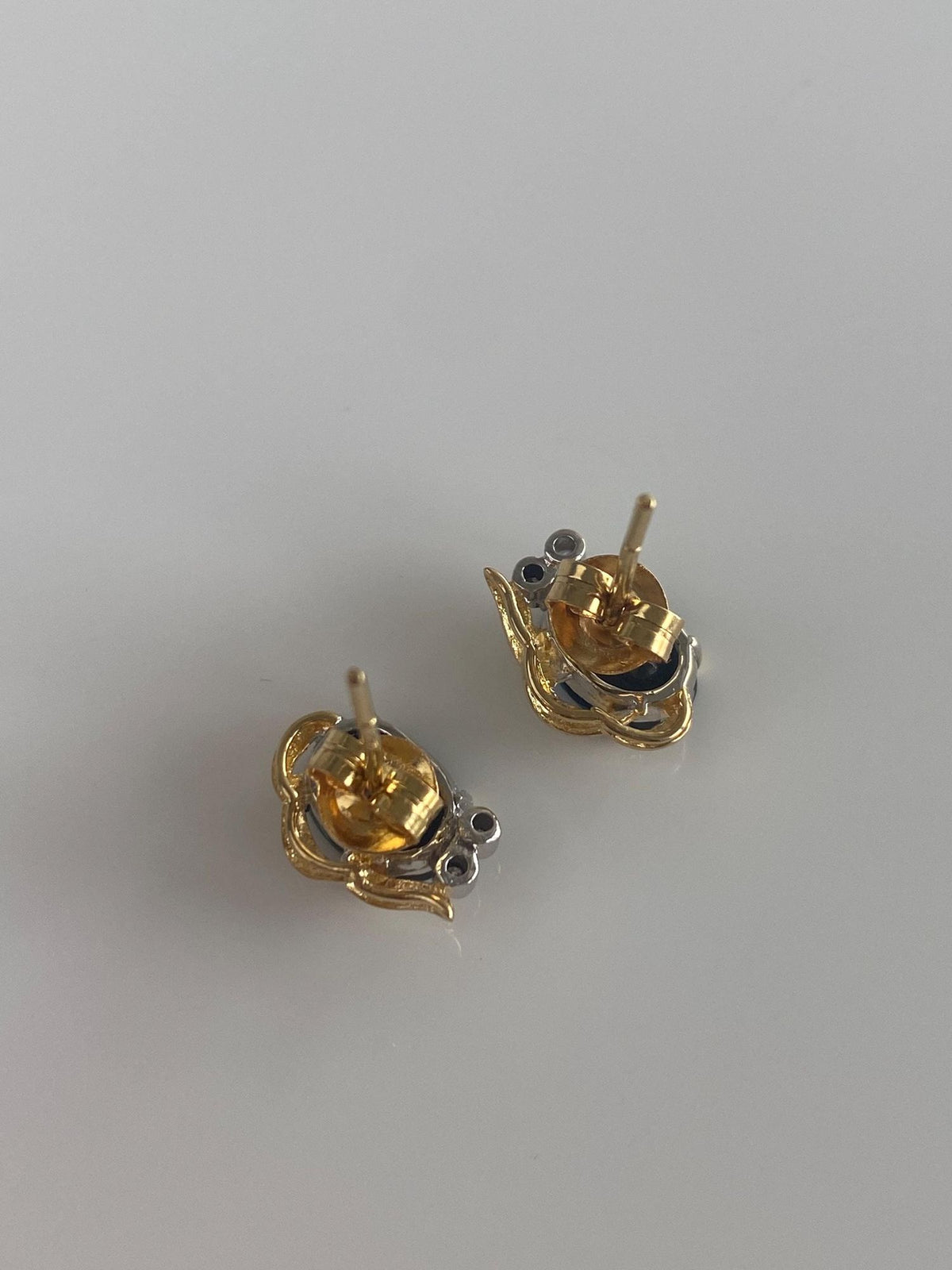 Vintage Solid 18k White & Yellow Gold Diamond Blue Sapphire Stud Earrings