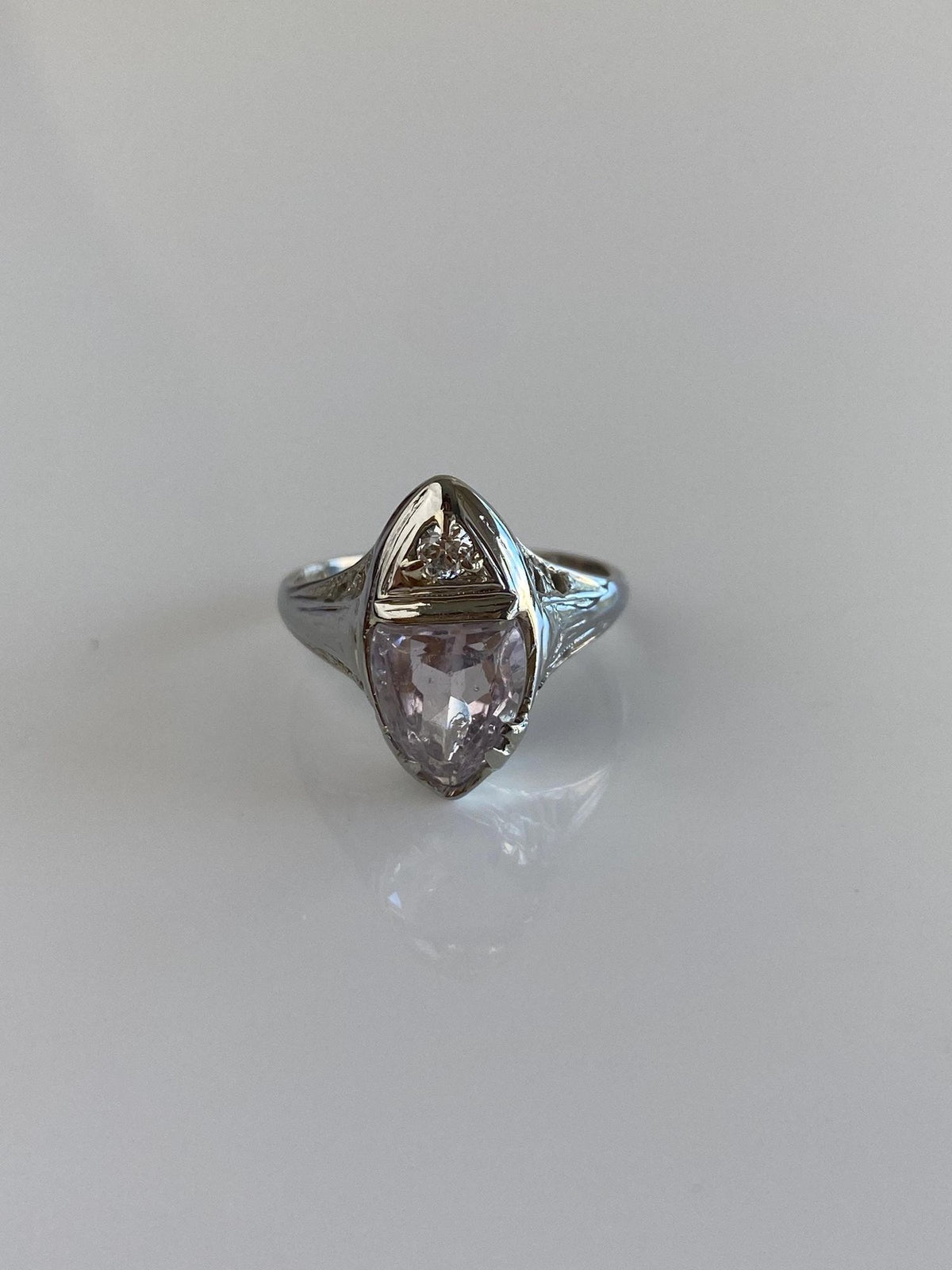 Vintage Solid 18k White Gold Diamond Light Purple Pink Spinel Art Deco Ring - Size 5.5