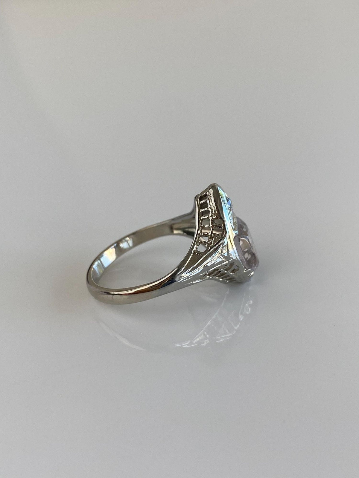 Vintage Solid 18k White Gold Diamond Light Purple Pink Spinel Art Deco Ring - Size 5.5