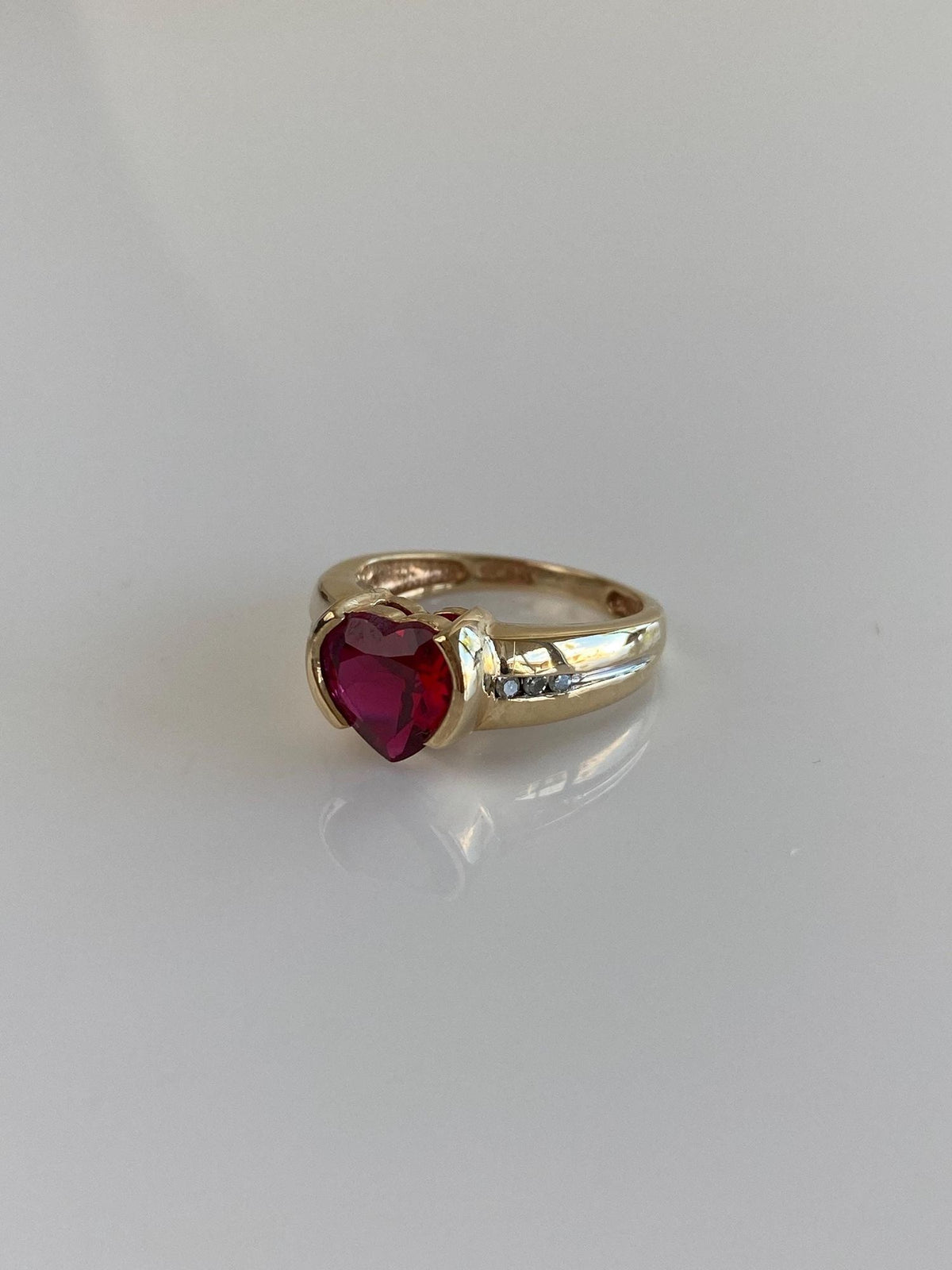 Vintage Solid 10k Yellow Gold Ruby Heart Diamonds Ring - Size 5.75