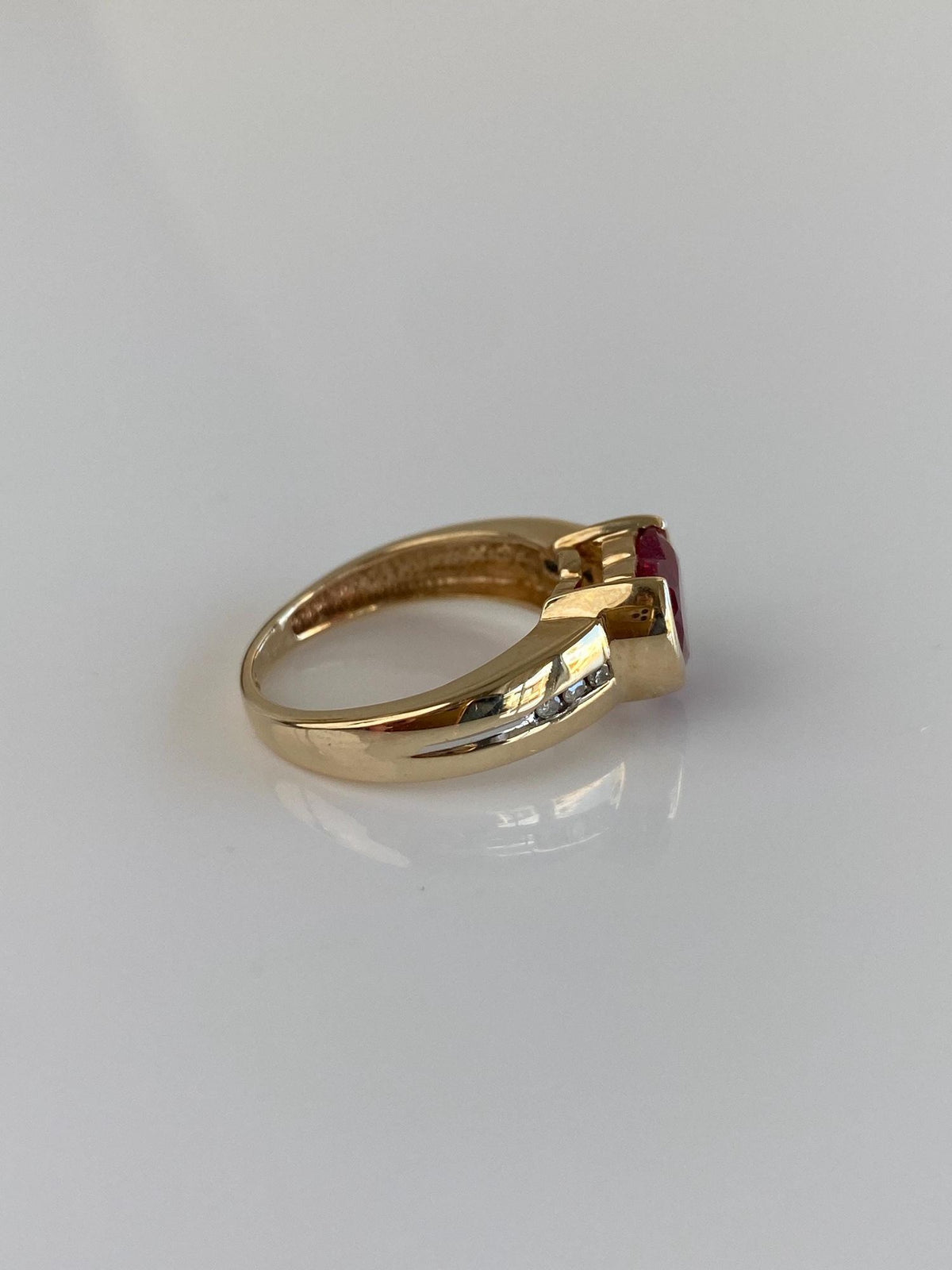 Vintage Solid 10k Yellow Gold Ruby Heart Diamonds Ring - Size 5.75
