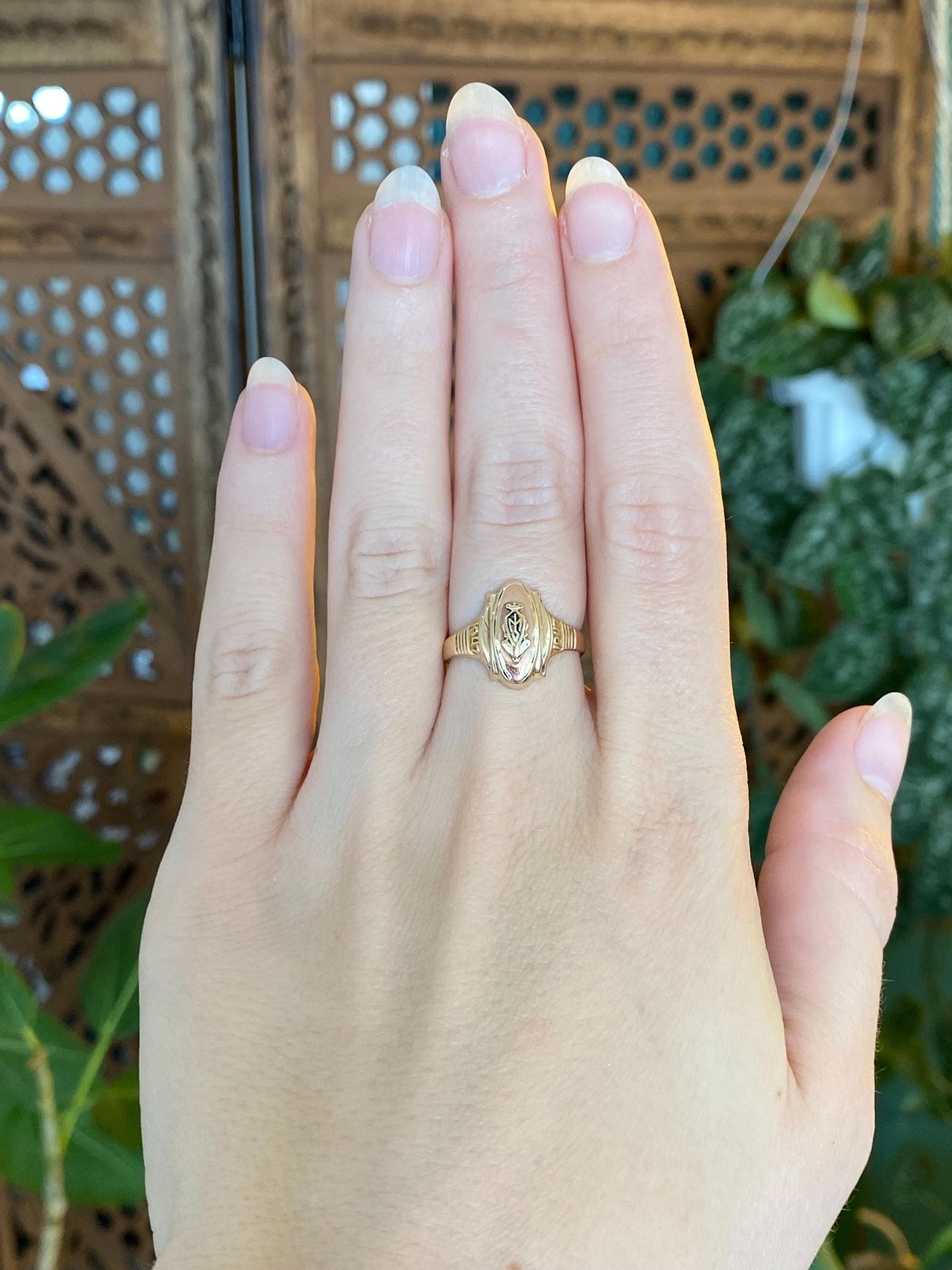 Vintage Solid 10k Yellow Gold 1947 Class Ring - Size 5.75