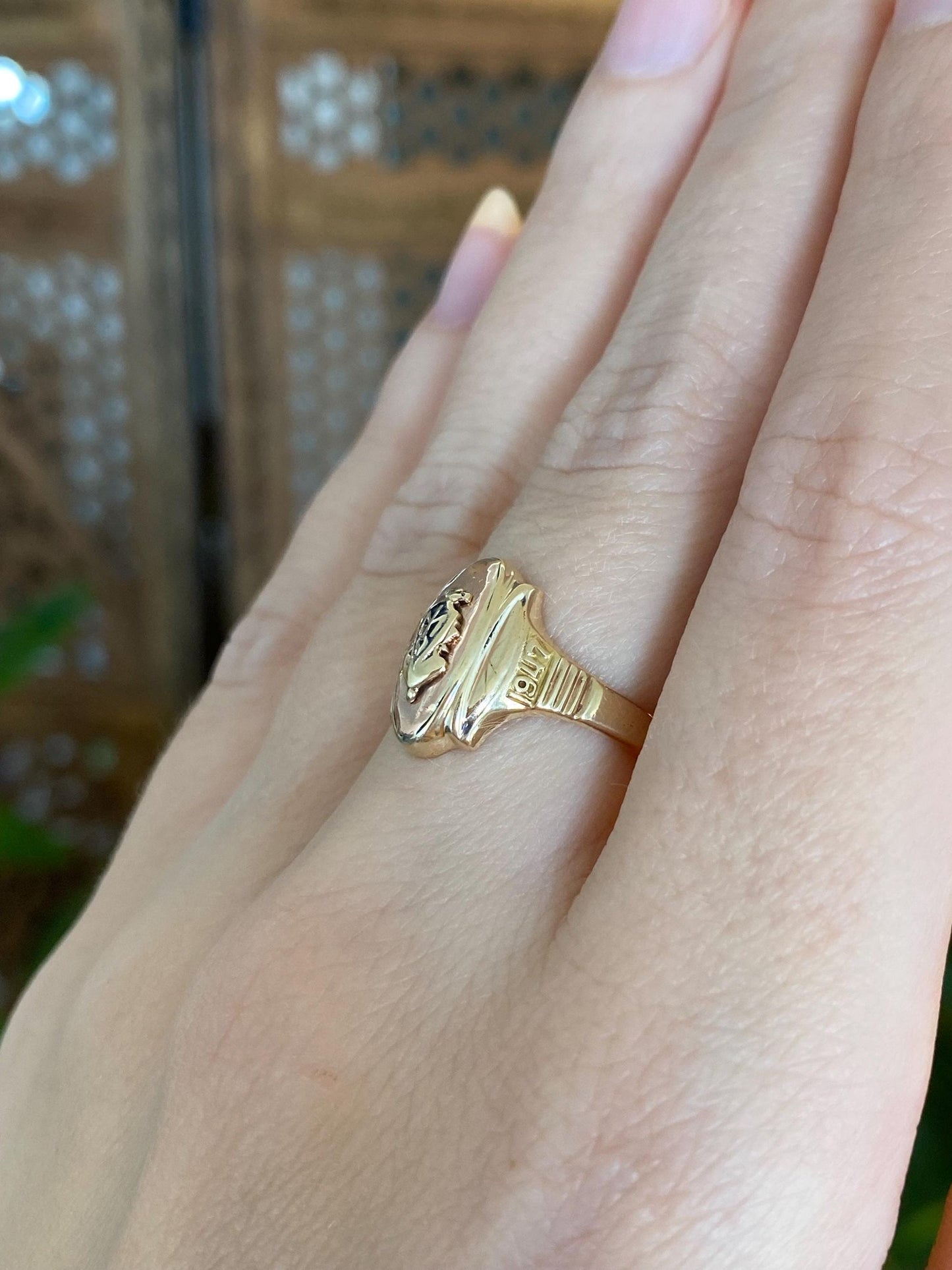Vintage Solid 10k Yellow Gold 1947 Class Ring - Size 5.75