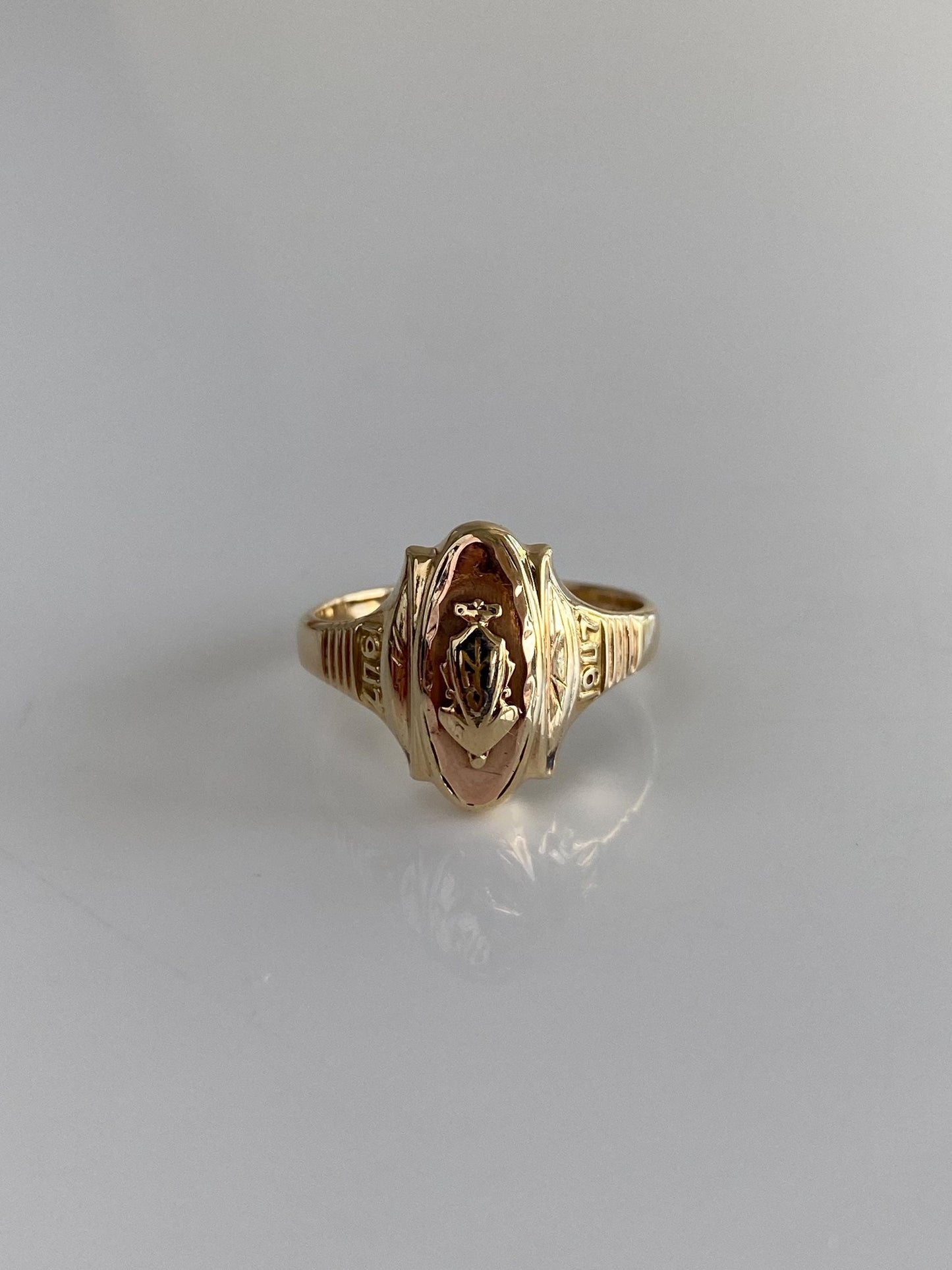 Vintage Solid 10k Yellow Gold 1947 Class Ring - Size 5.75