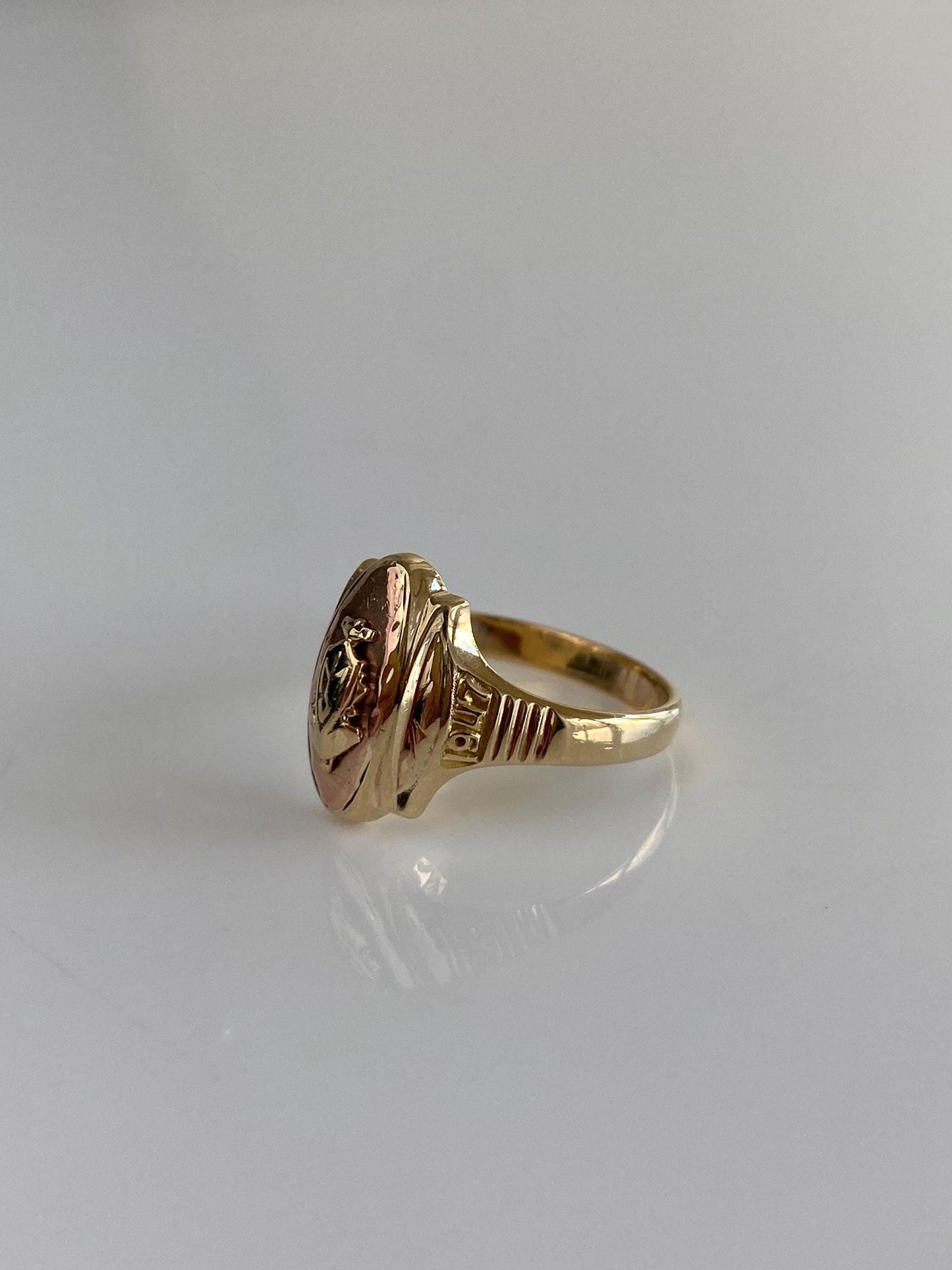 Vintage Solid 10k Yellow Gold 1947 Class Ring - Size 5.75