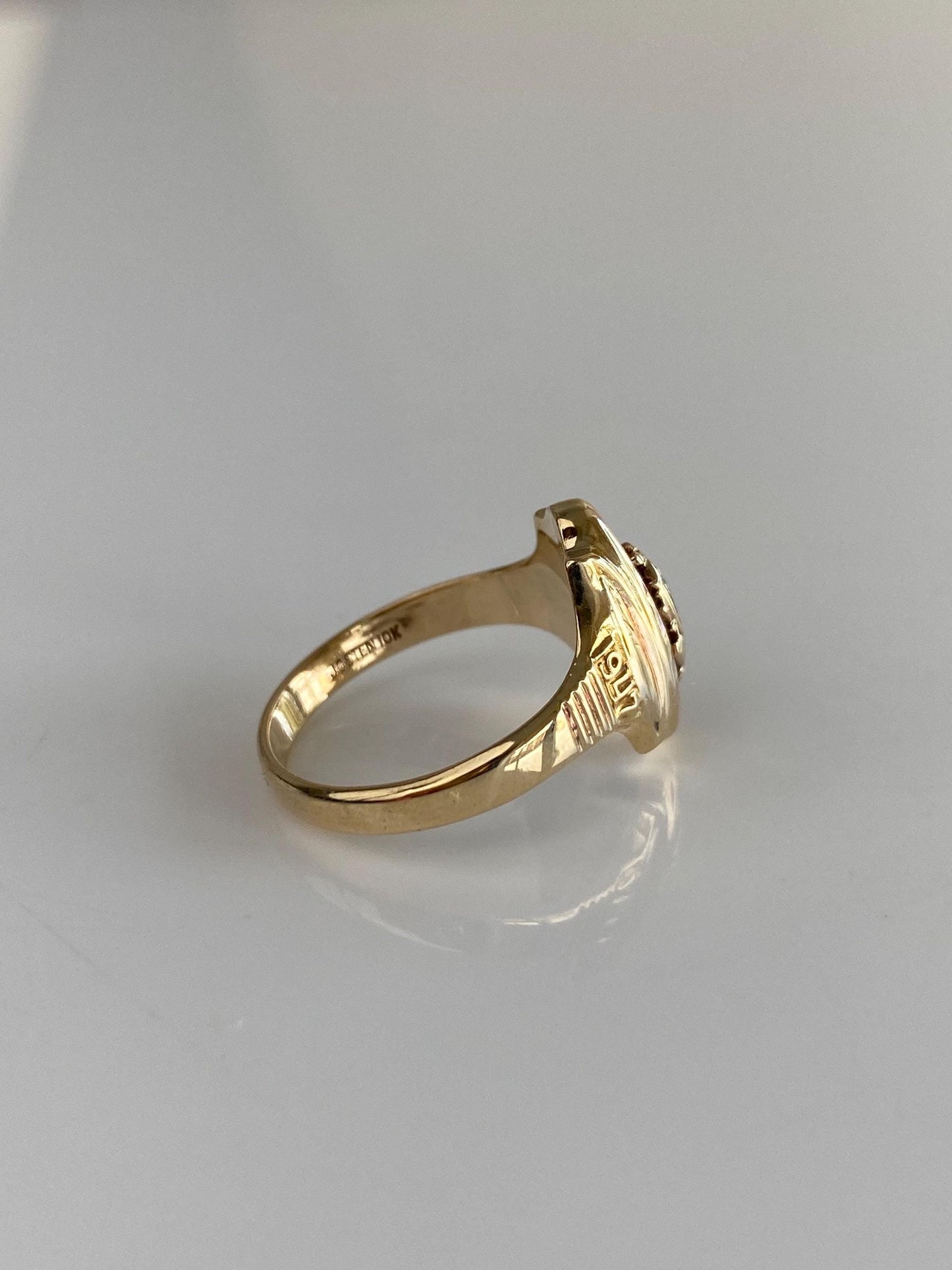 Vintage Solid 10k Yellow Gold 1947 Class Ring - Size 5.75