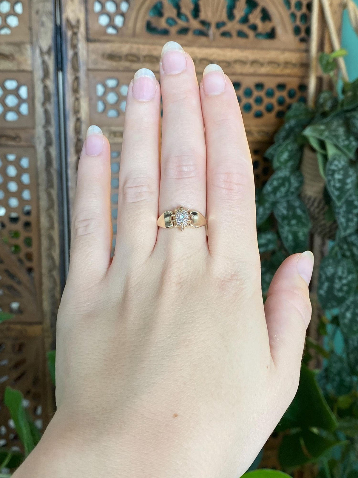Vintage Solid 10k Yellow Gold Diamond Cluster Ring - Size 7.5