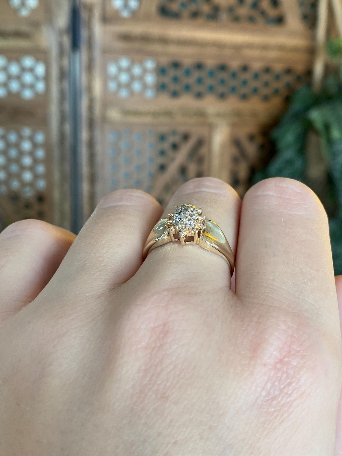 Vintage Solid 10k Yellow Gold Diamond Cluster Ring - Size 7.5