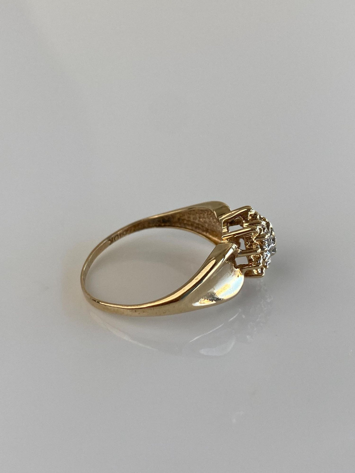 Vintage Solid 10k Yellow Gold Diamond Cluster Ring - Size 7.5