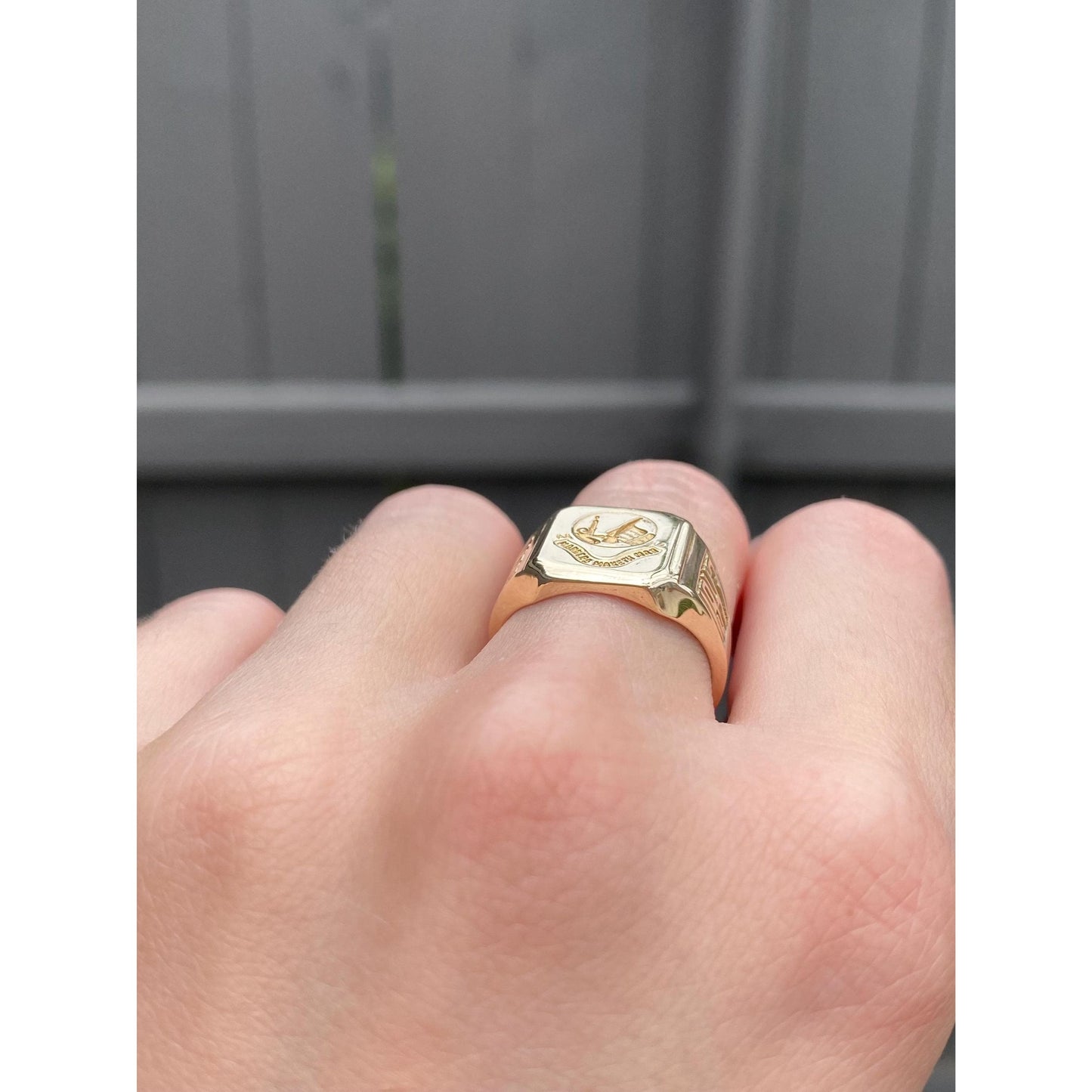 Vintage Solid 10k Yellow Gold 1947 Class Signet Ring - Size 6.5