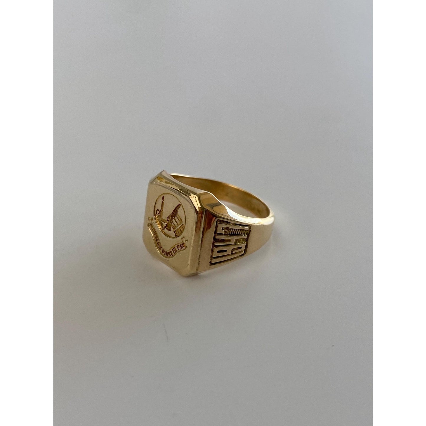 Vintage Solid 10k Yellow Gold 1947 Class Signet Ring - Size 6.5