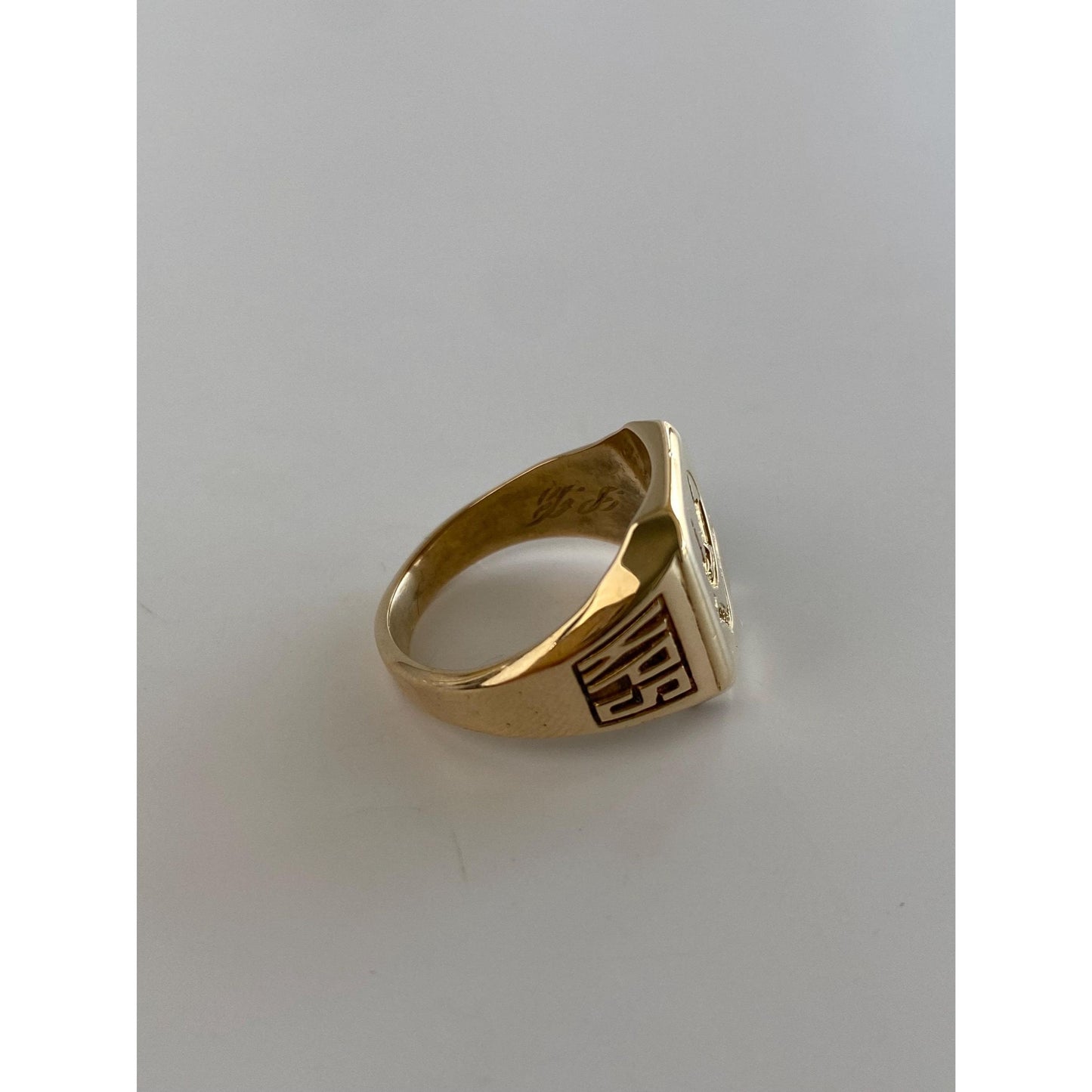 Vintage Solid 10k Yellow Gold 1947 Class Signet Ring - Size 6.5