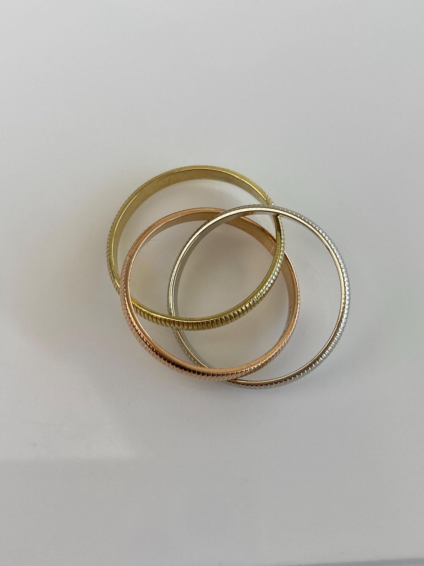 Vintage Solid 18k Tri Tone Gold Textured Rolling Ring Band - Size 7.75
