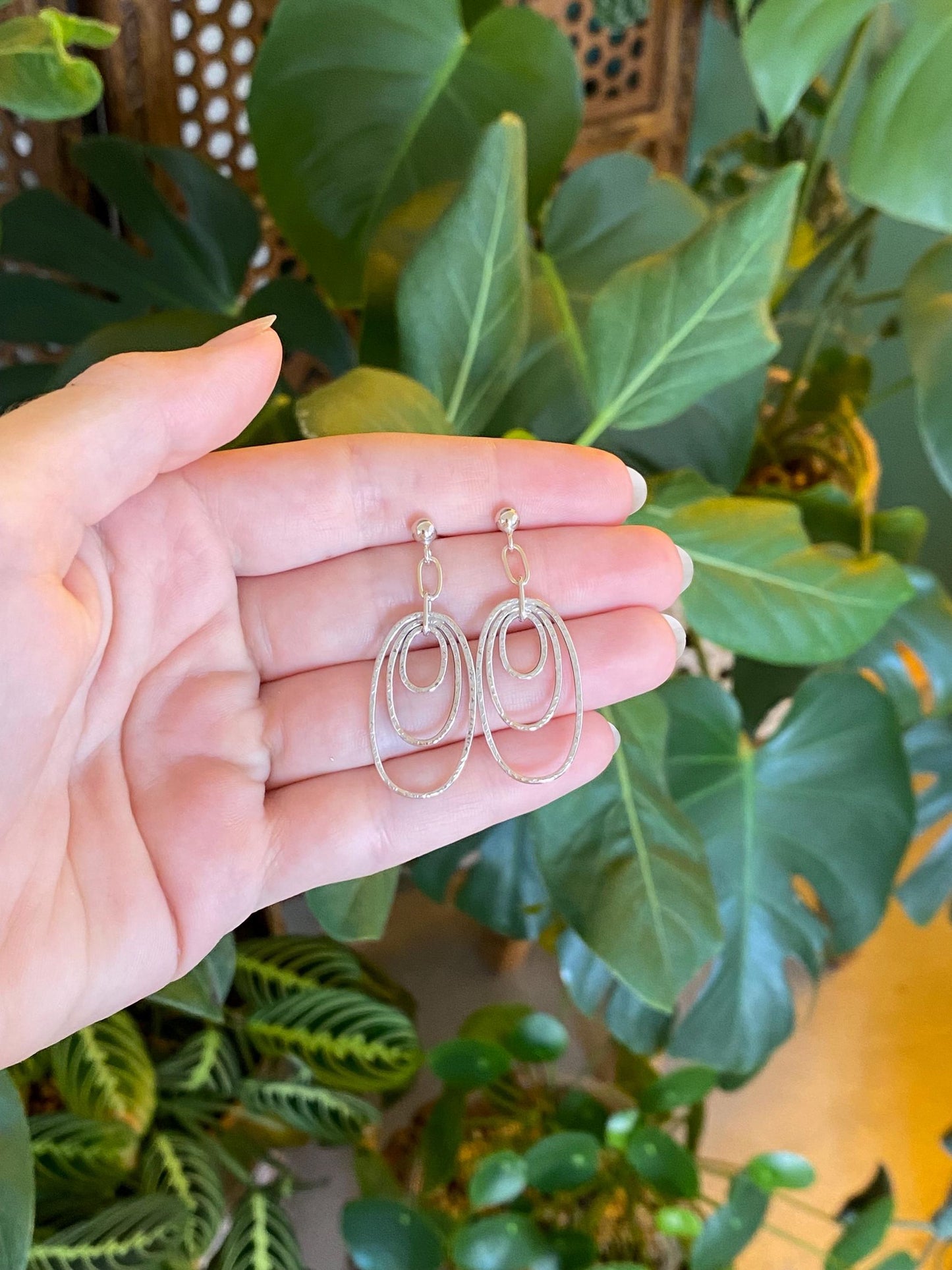 Vintage 14k White Gold Textured Ovals Dangle Stud Earrings