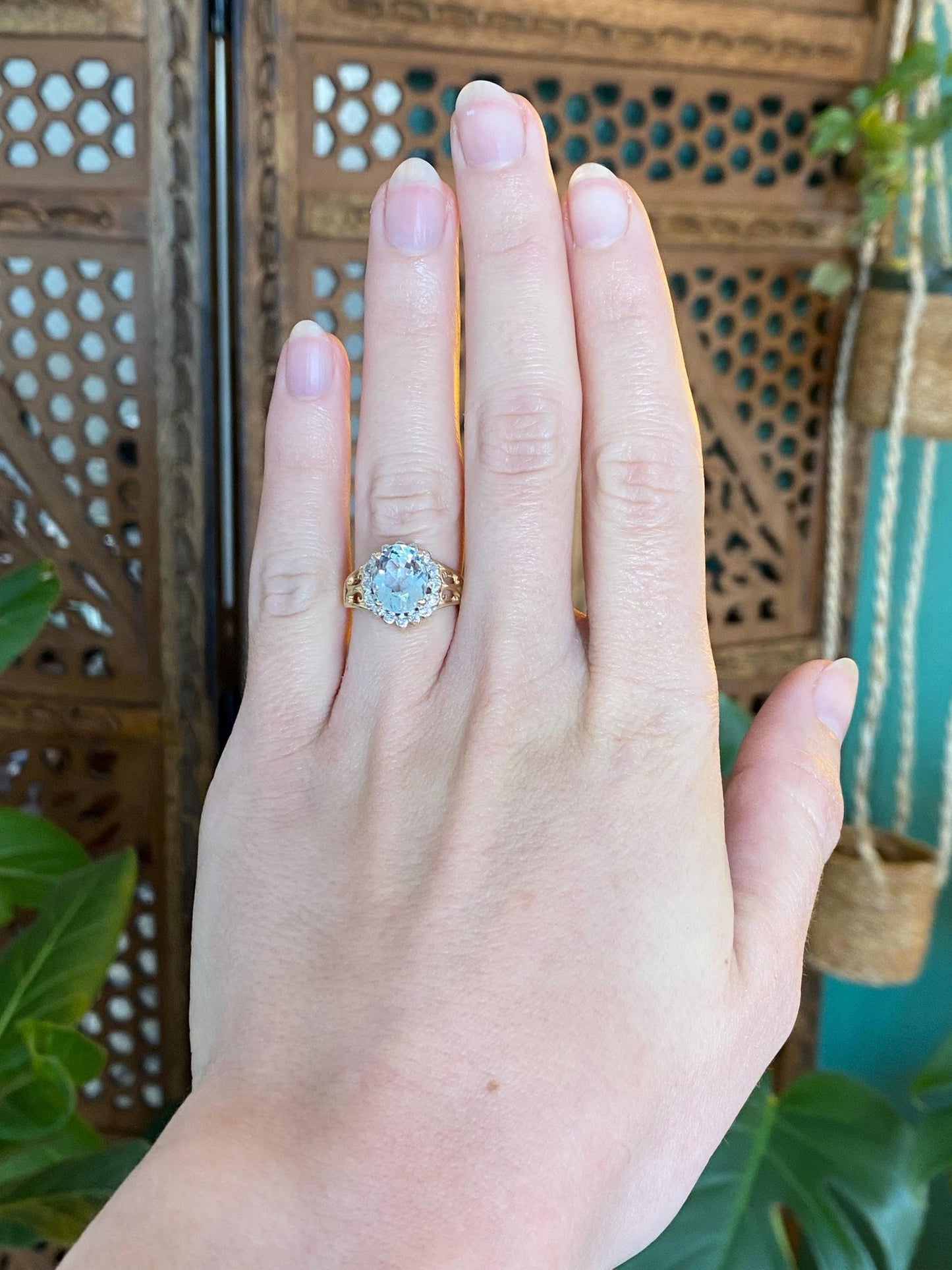 Vintage Solid 10k Diamond Halo Aquamarine Ring - Size 5.25