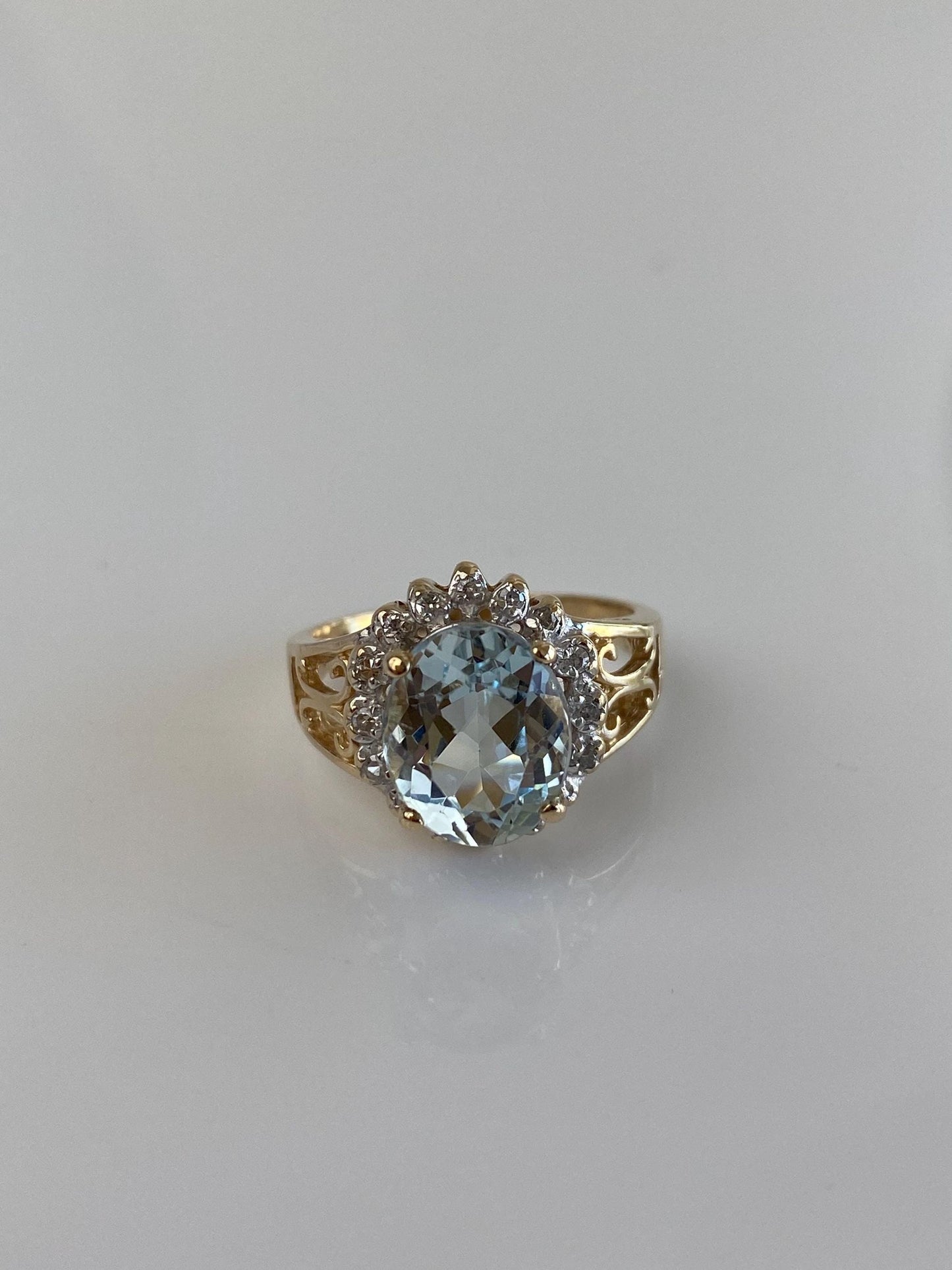 Vintage Solid 10k Diamond Halo Aquamarine Ring - Size 5.25