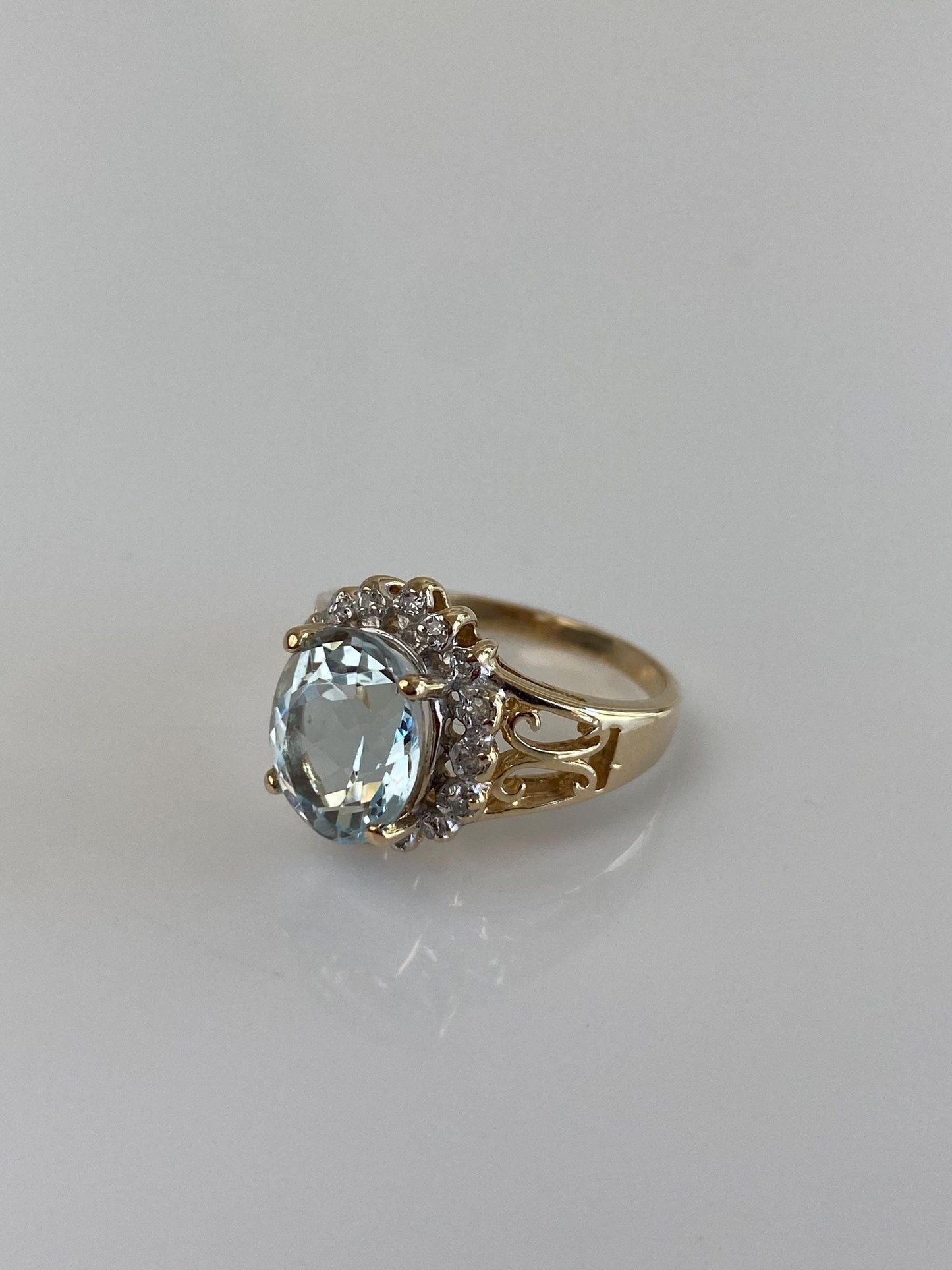 Vintage Solid 10k Diamond Halo Aquamarine Ring - Size 5.25
