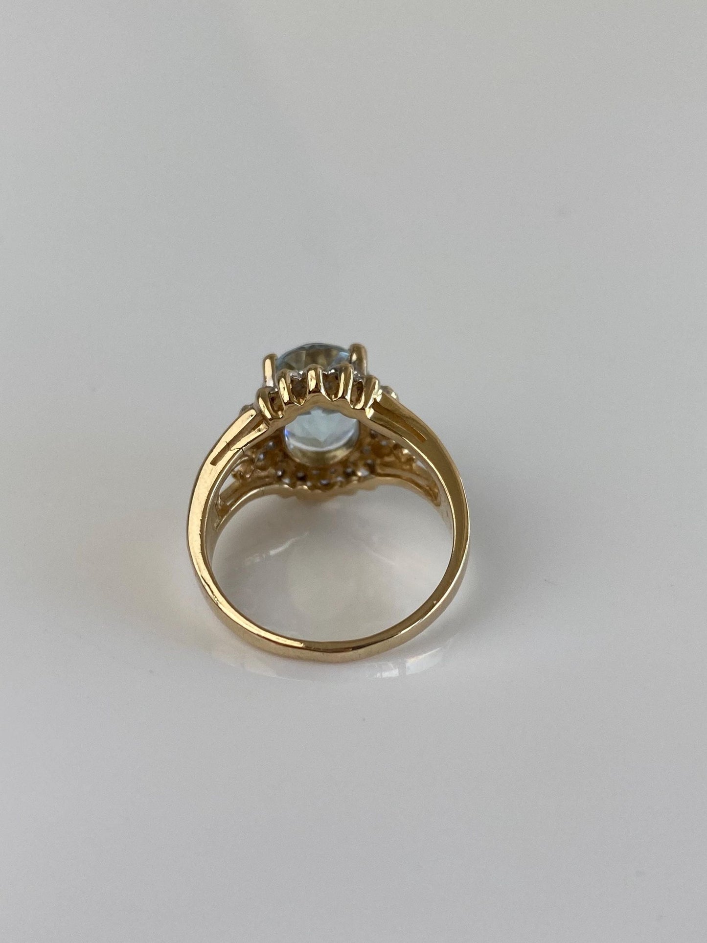 Vintage Solid 10k Diamond Halo Aquamarine Ring - Size 5.25