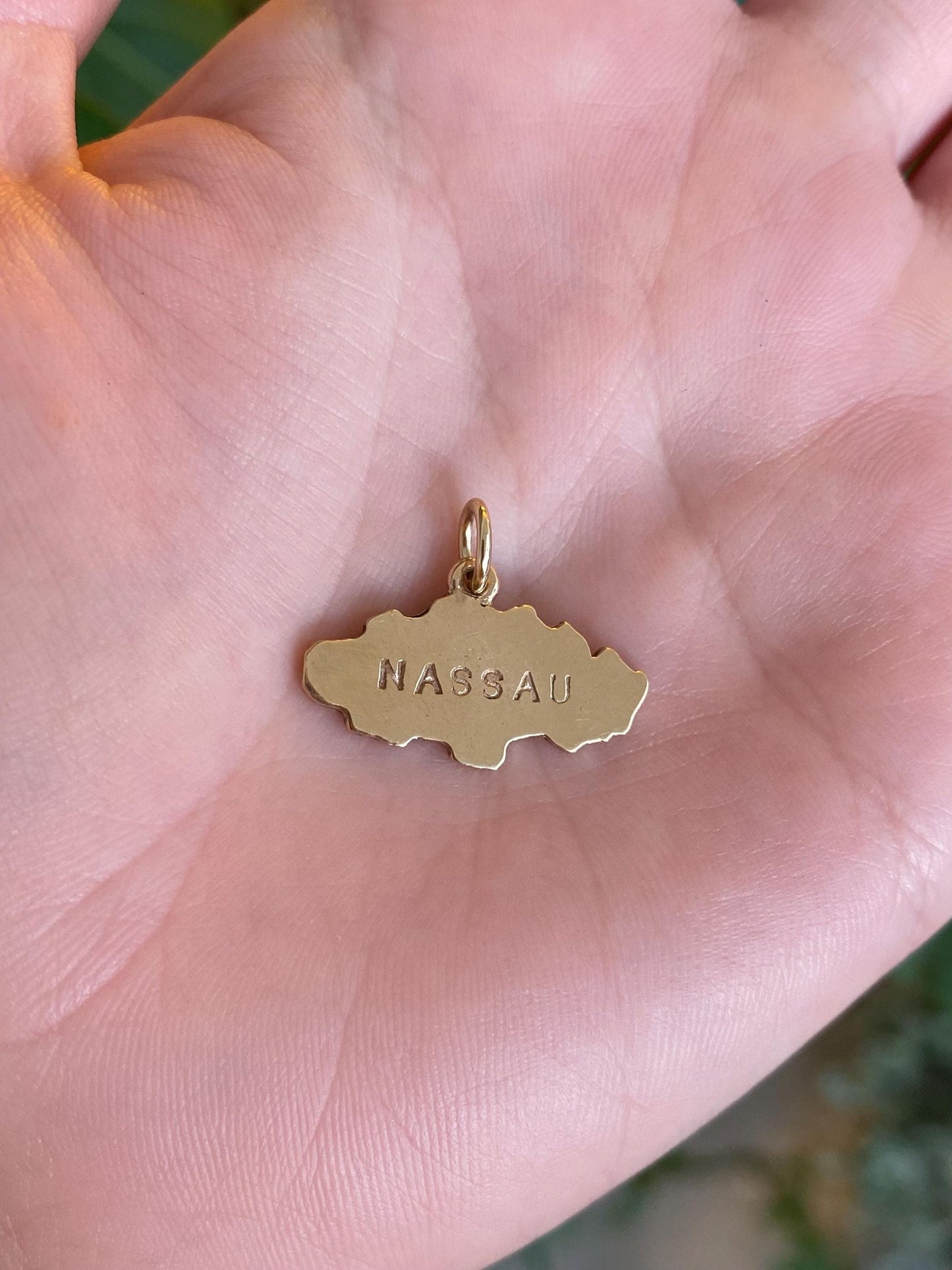 Vintage Solid 9k Yellow Gold Nassau Bahamas Charm