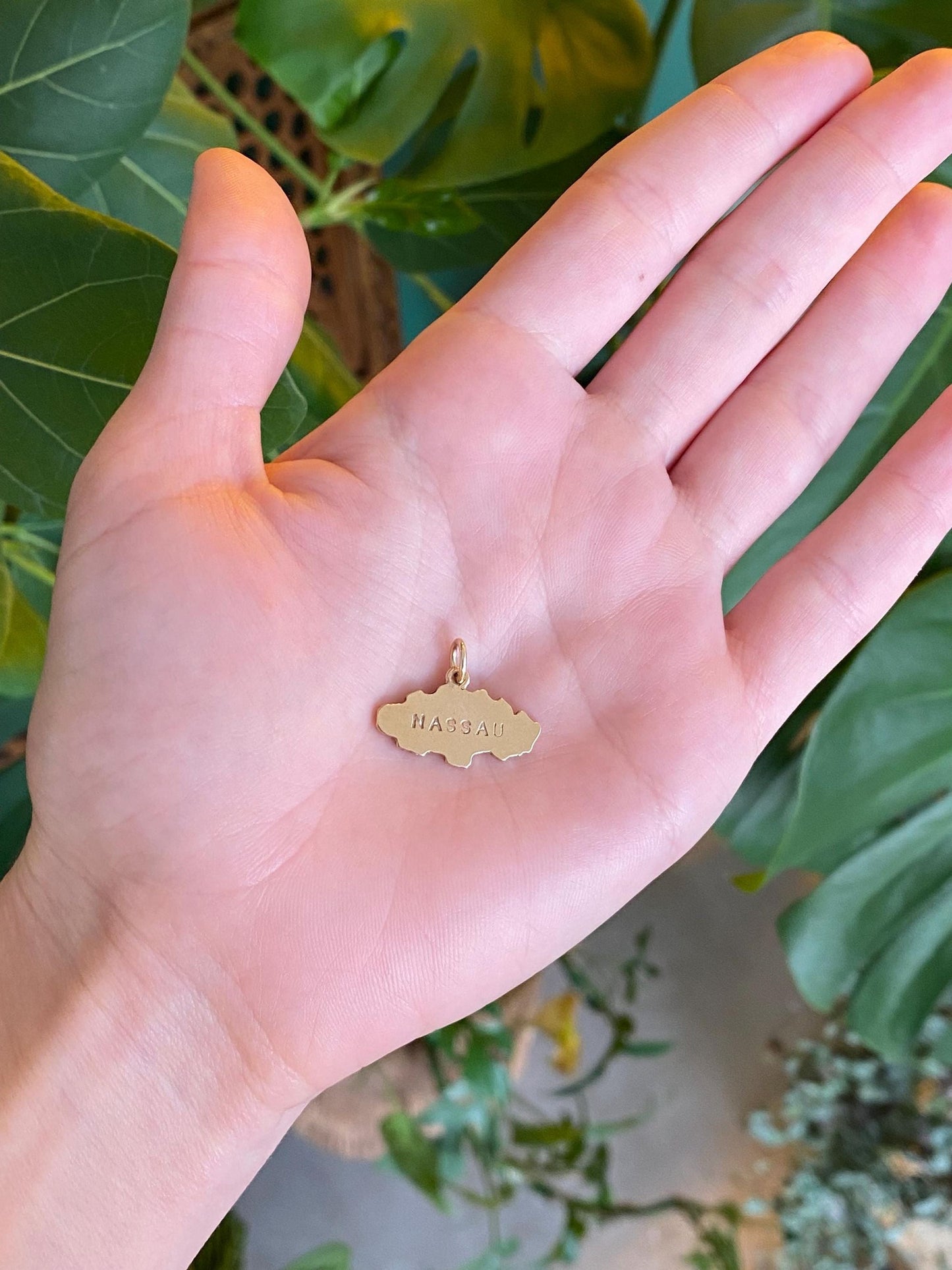 Vintage Solid 9k Yellow Gold Nassau Bahamas Charm