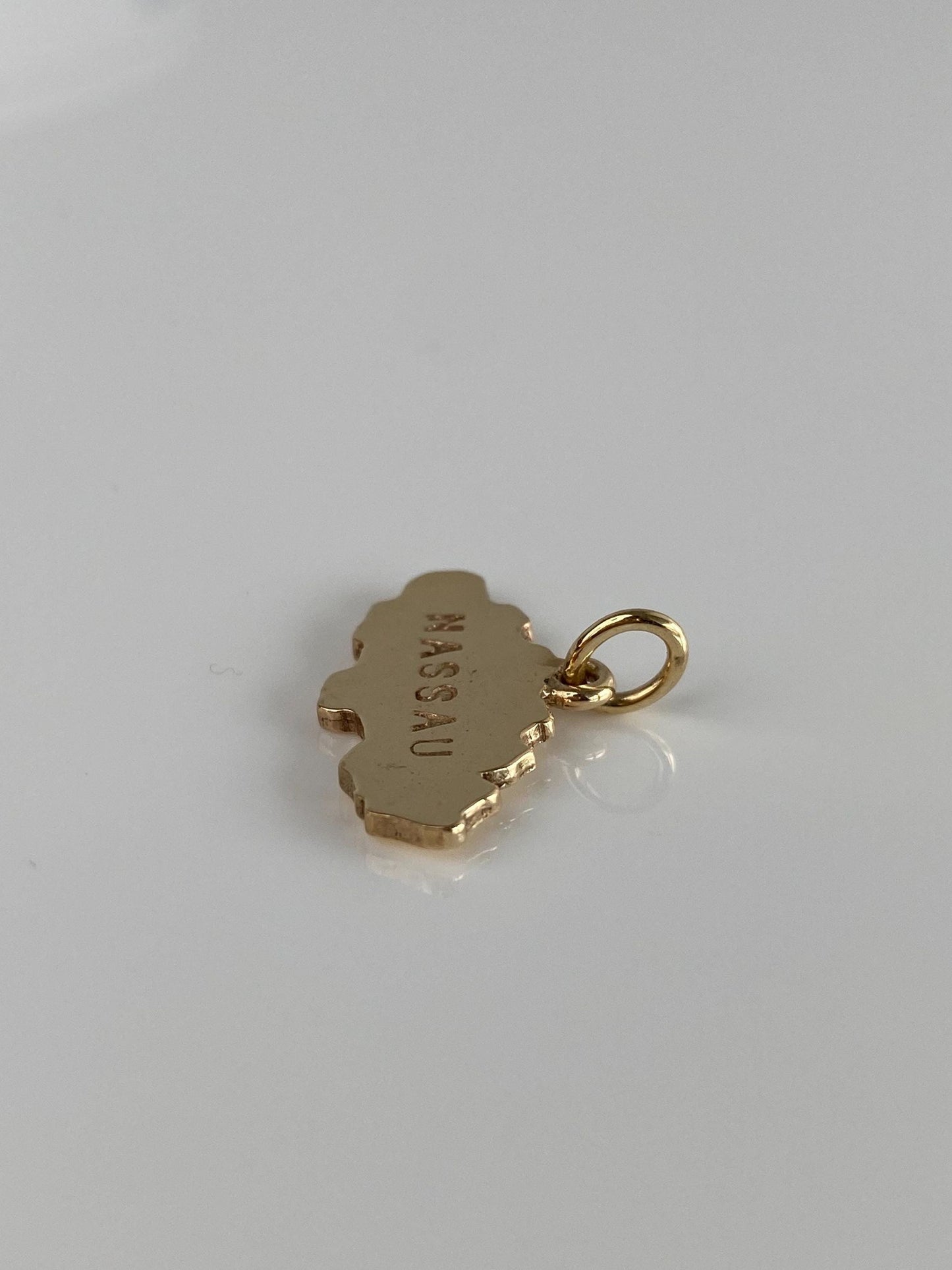 Vintage Solid 9k Yellow Gold Nassau Bahamas Charm