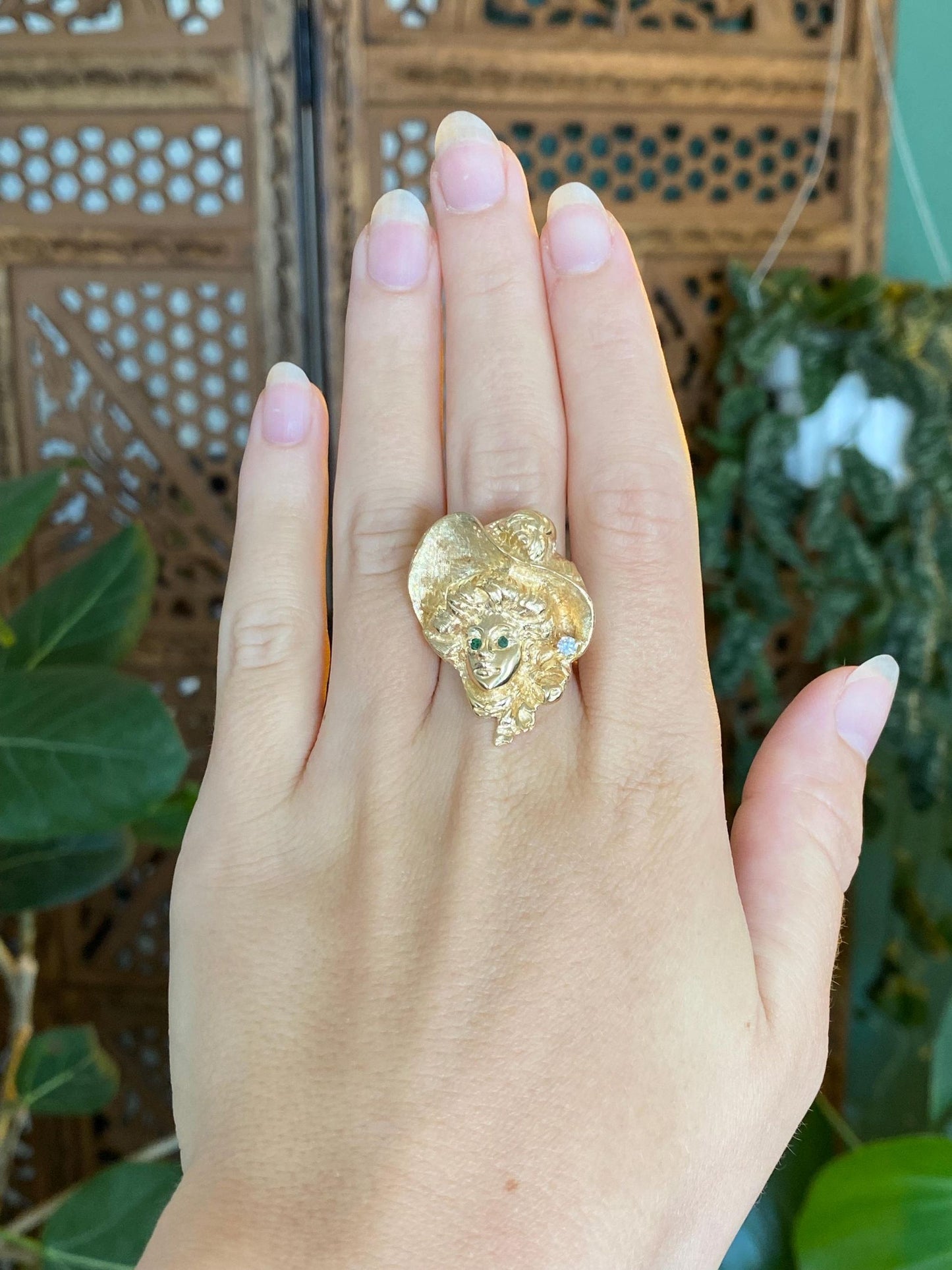 Vintage Solid 14k Yellow Gold Diamond Emerald Eyes Lady in Bonnet Ring - Size 7.75